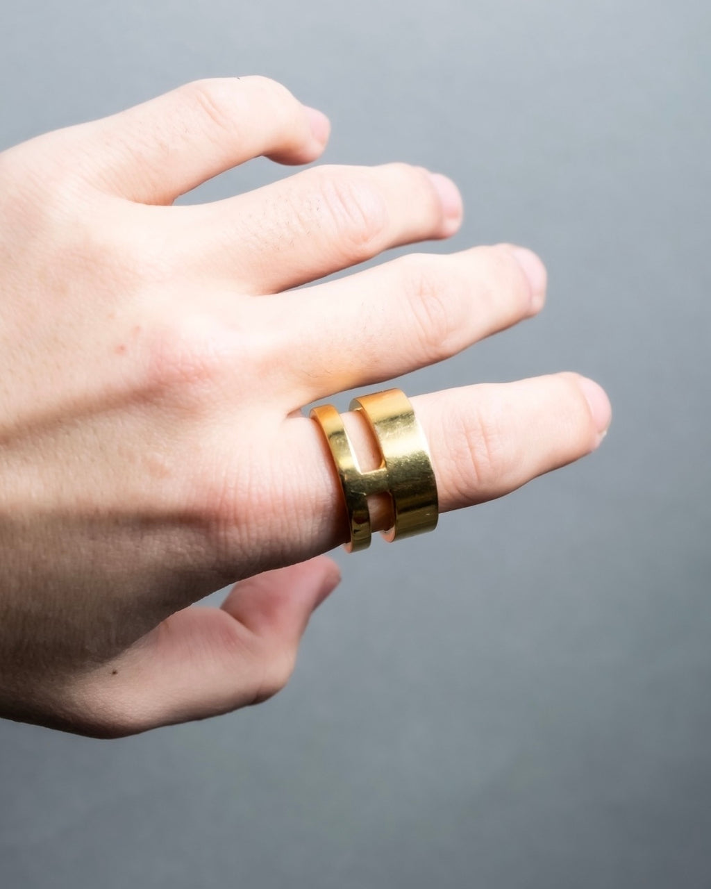 "FENDI" Bugs series iconic gold ring