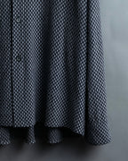 Vintage three-dimensional processed monotone polyester shirt