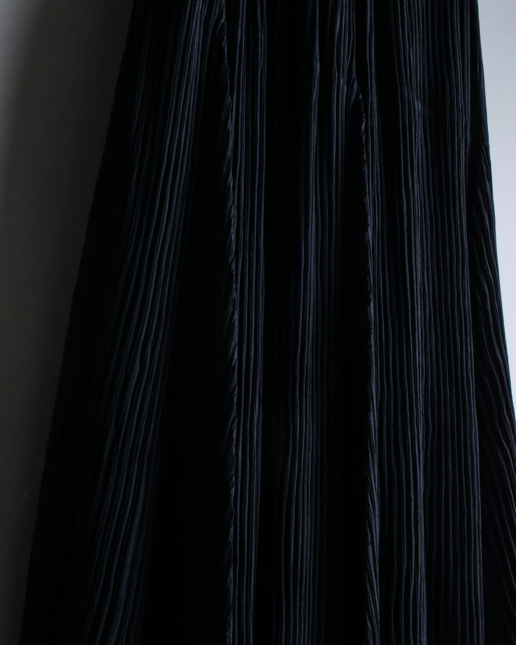 "Issey Miyake" Beautiful disjointed pleated skirt