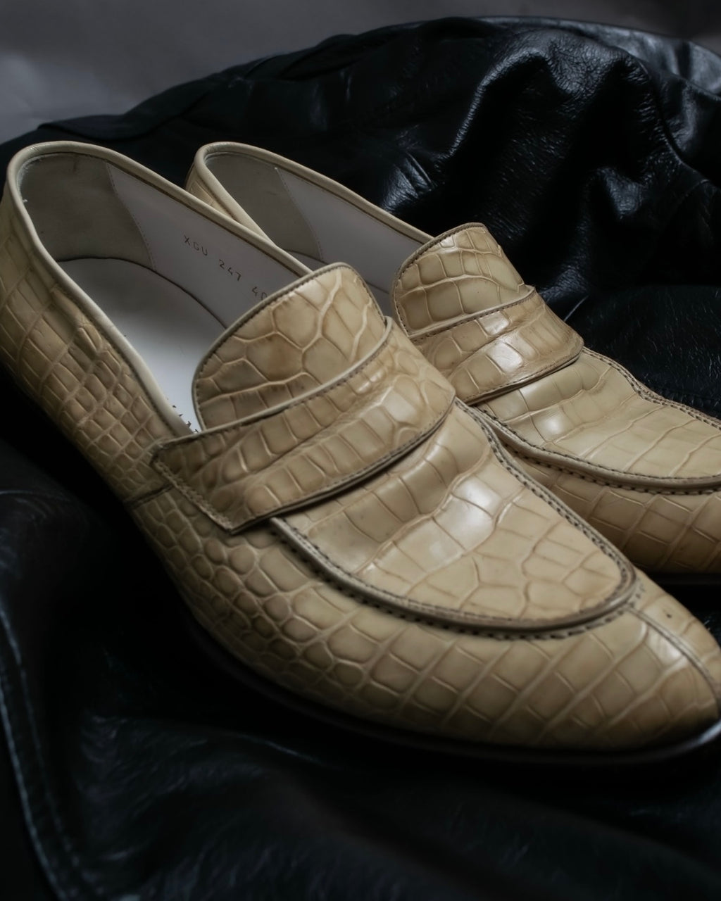 "GIORGIO ARMANI"Off-white crocodile leather loafers