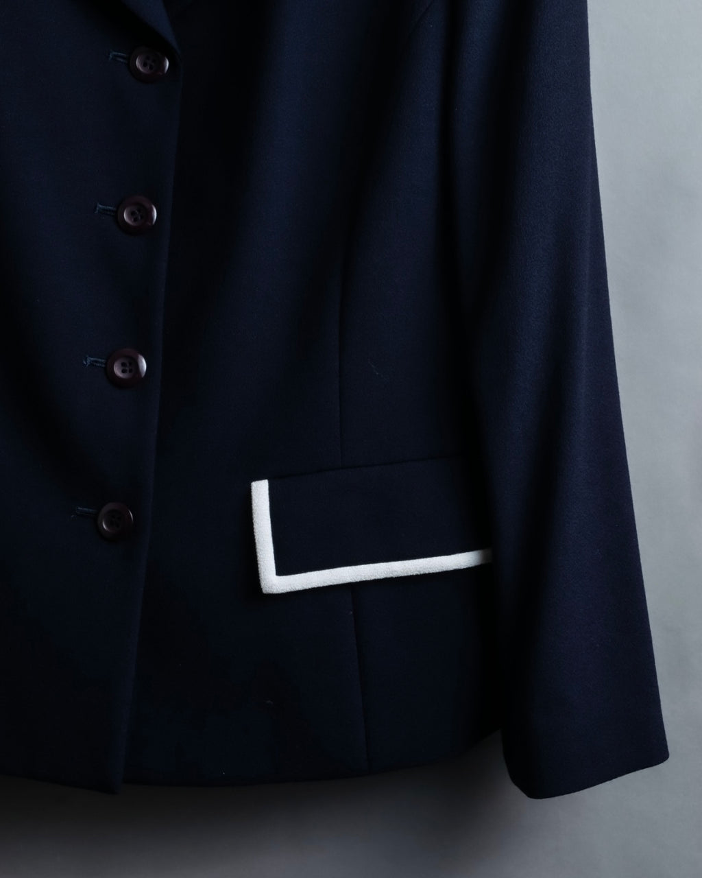 “Burberrys” open collar piping designed jacket
