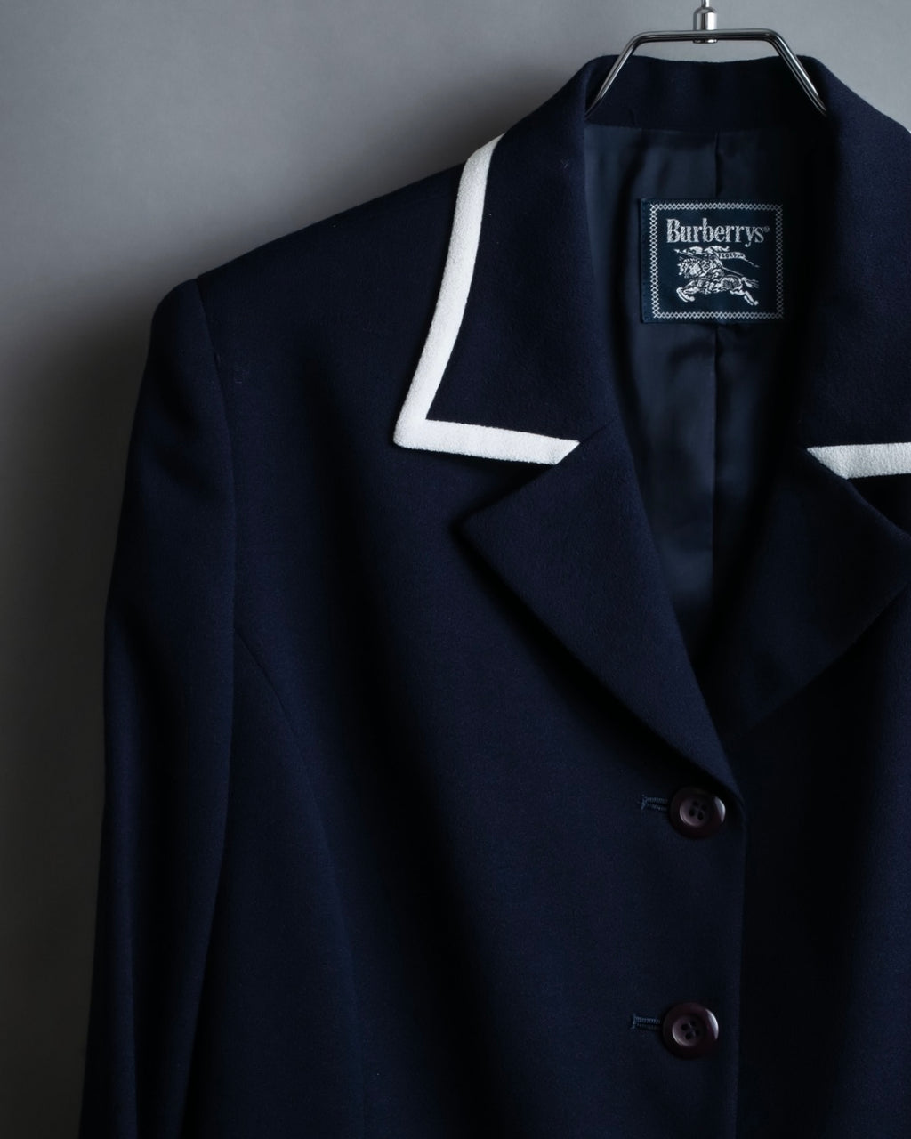 “Burberrys” open collar piping designed jacket