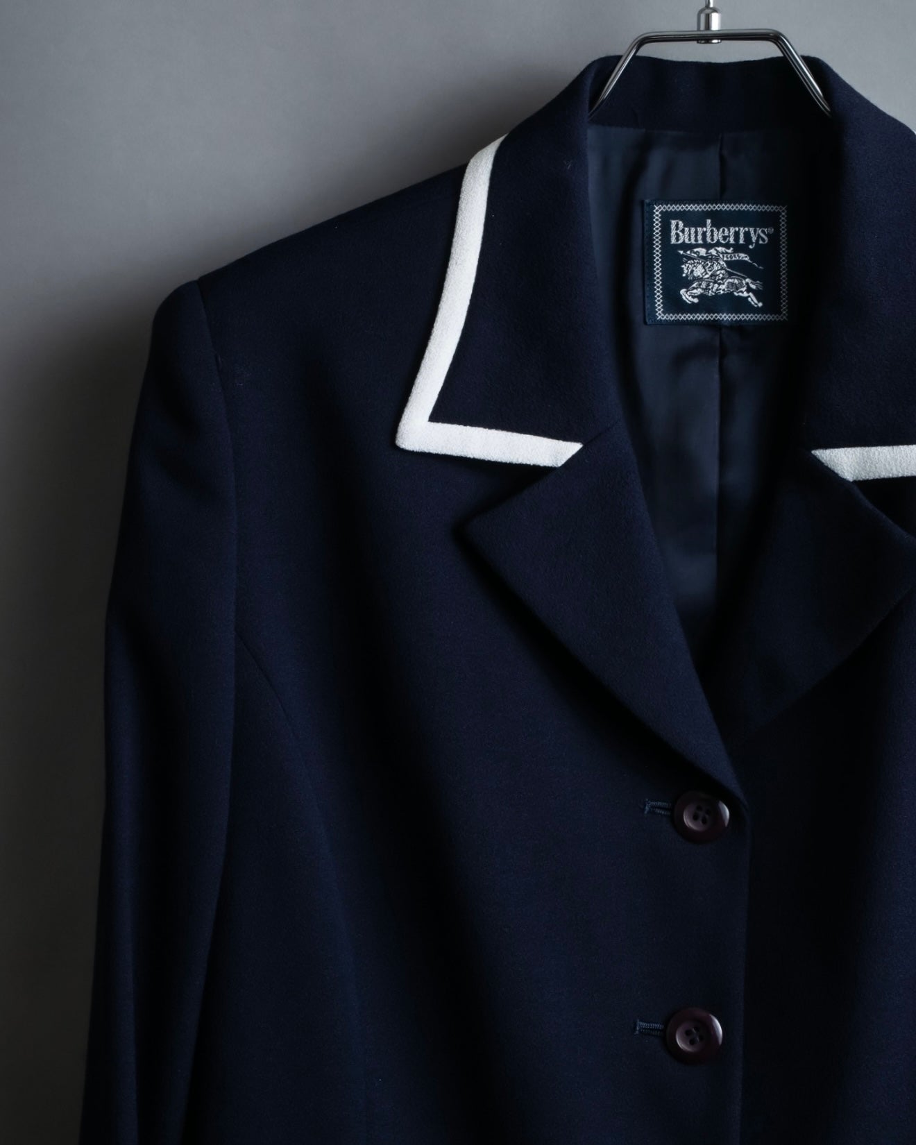 “Burberrys” open collar piping designed jacket