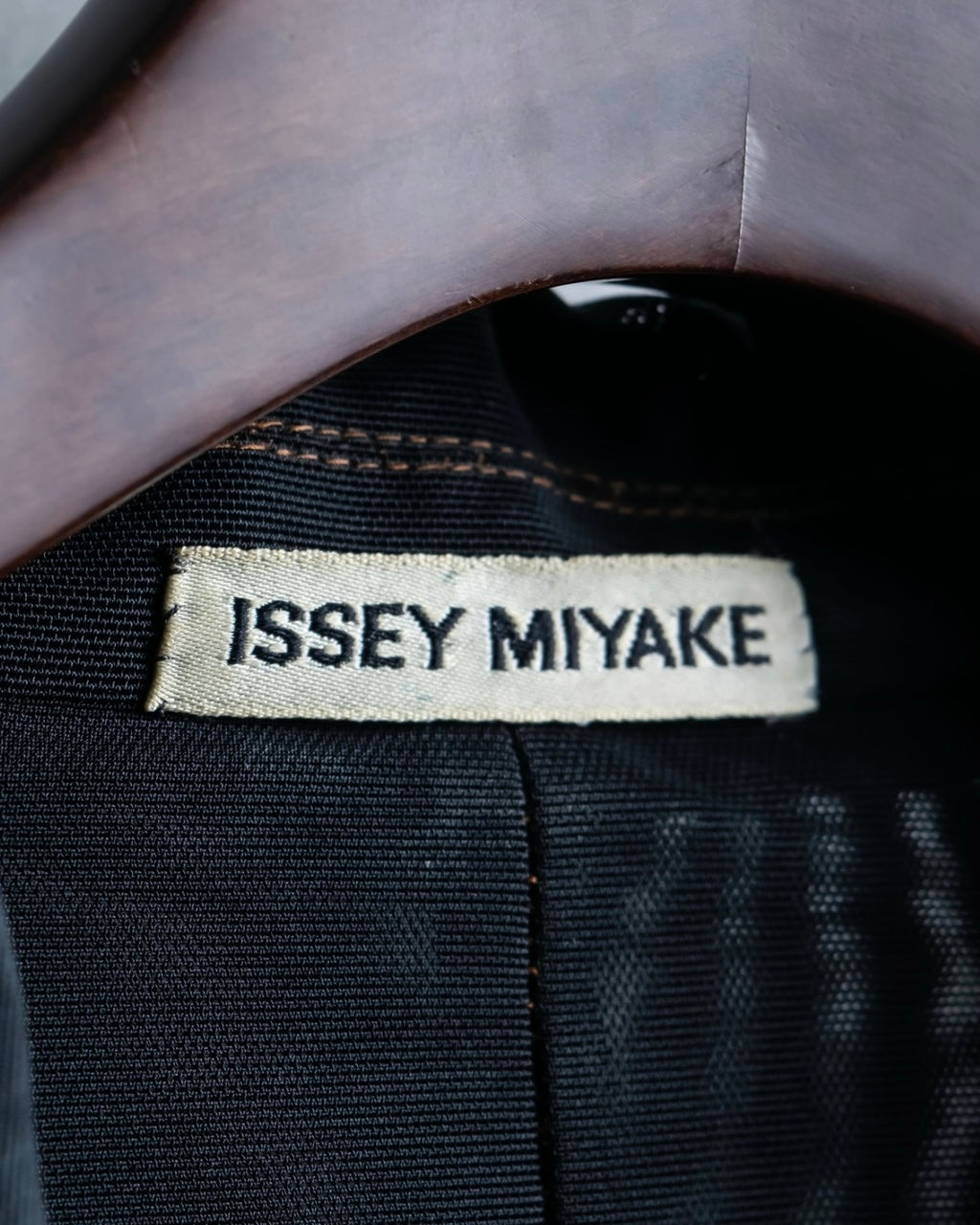 "ISSEY MIYAKE" Beautiful line sheer tailored jacket