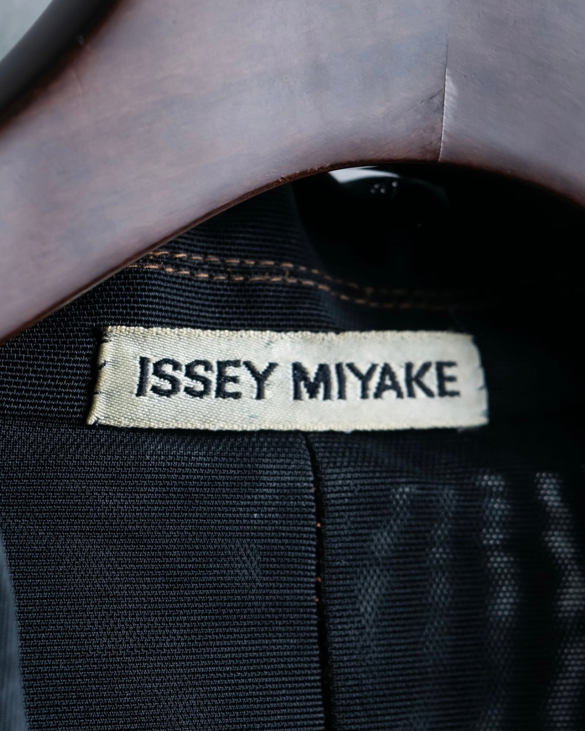 "ISSEY MIYAKE" Beautiful line sheer tailored jacket