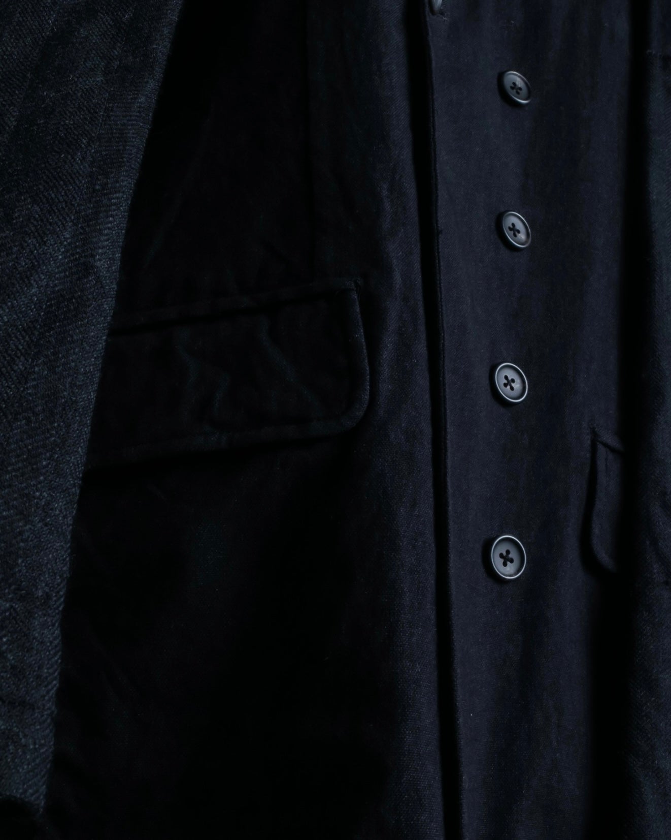 "THE Tea Ash" Arm material cut coat