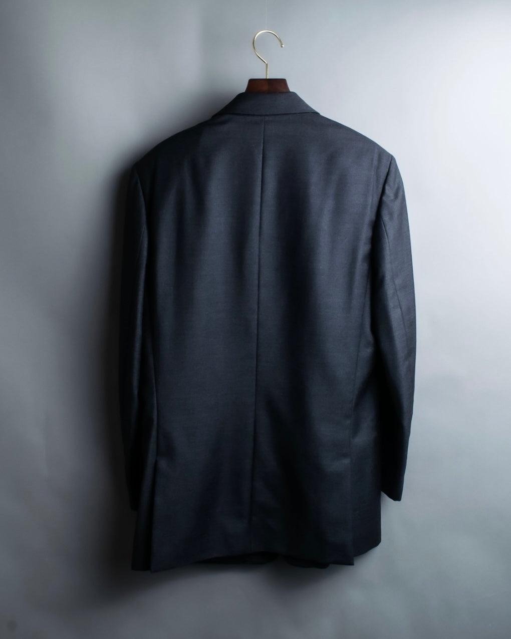 "GIANNI VERSACE" Arm line design peak lapel setup