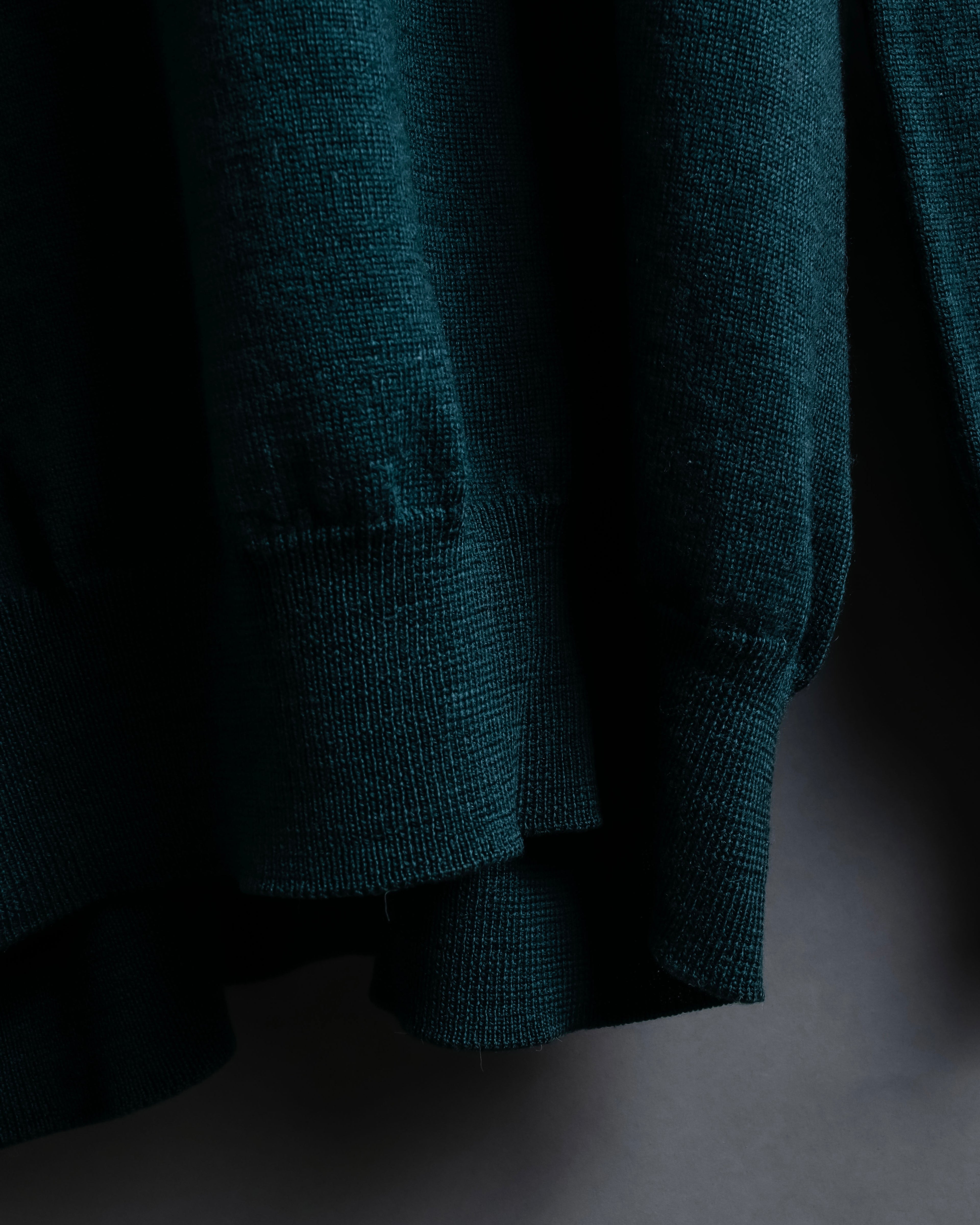 “MM6” docking designed four sleeves long knit