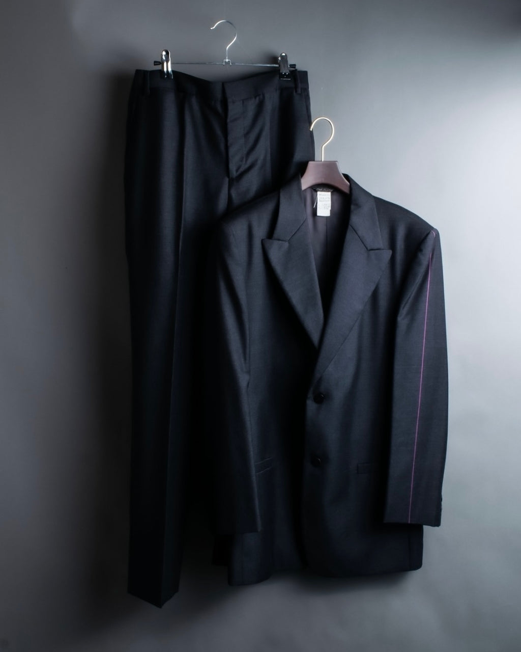 "GIANNI VERSACE" Arm line design peak lapel setup