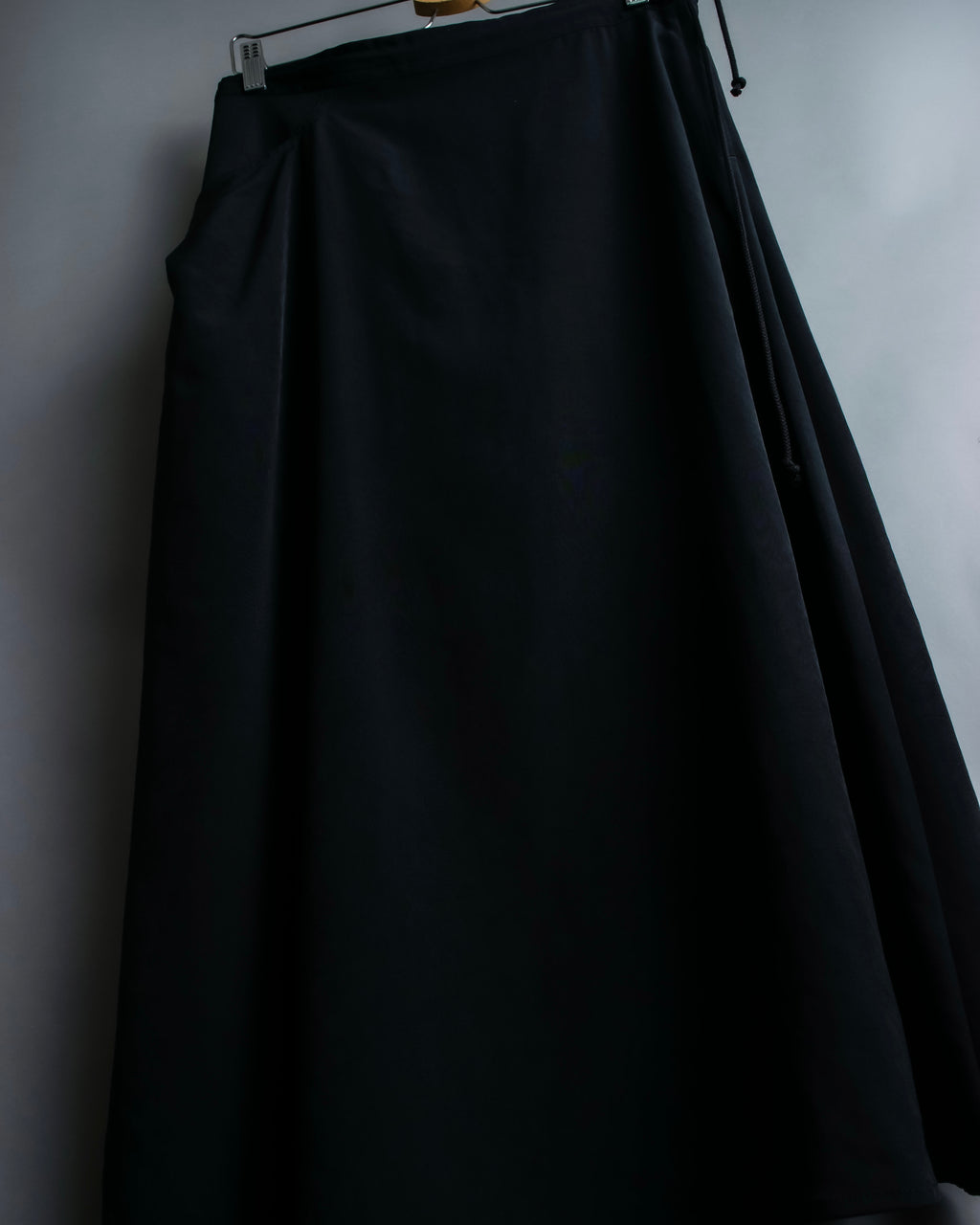 "Y's" asymmetry designed code skirt