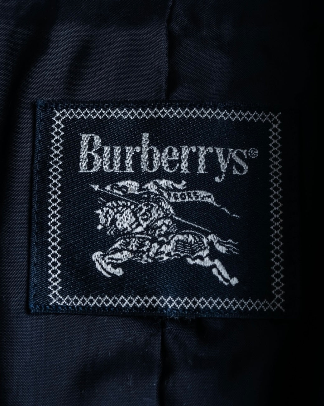 “Burberrys” open collar piping designed jacket