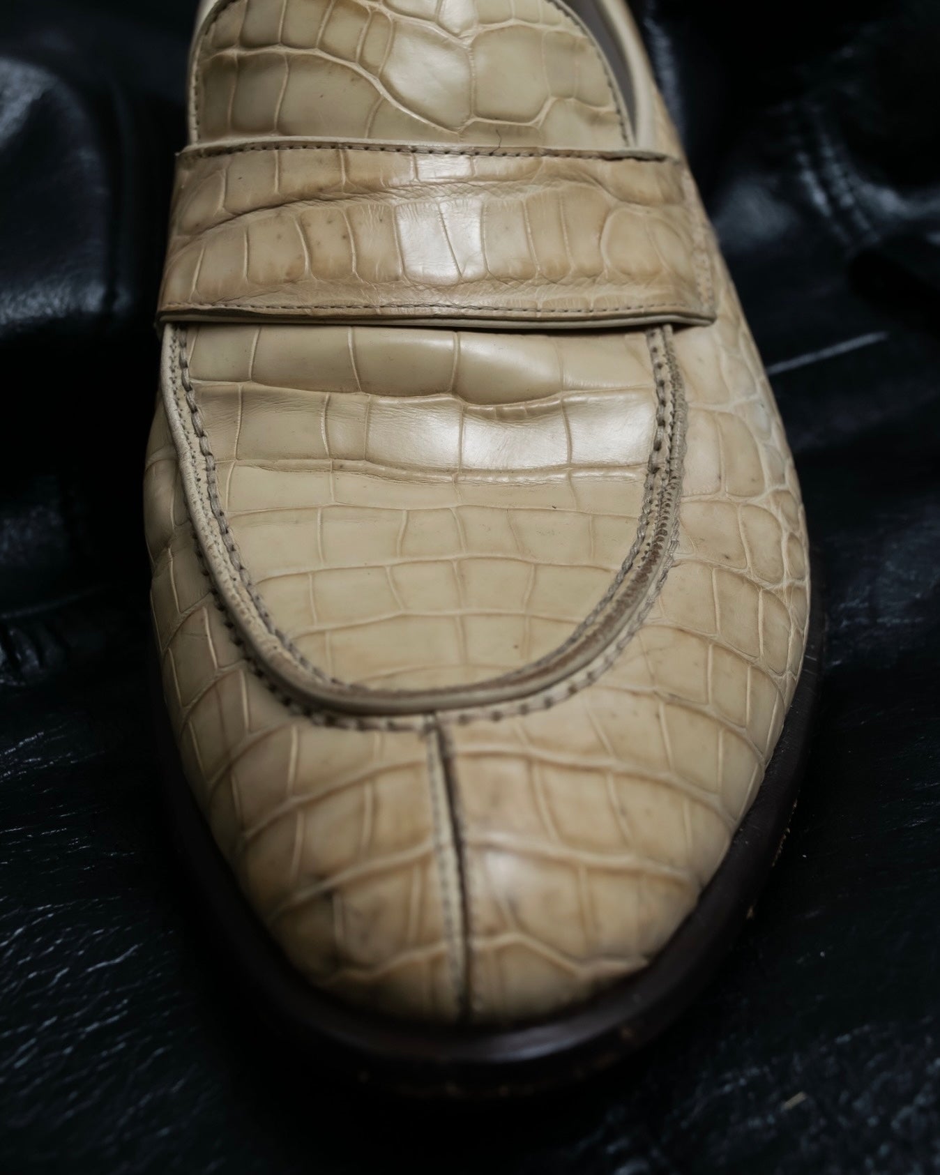 "GIORGIO ARMANI"Off-white crocodile leather loafers