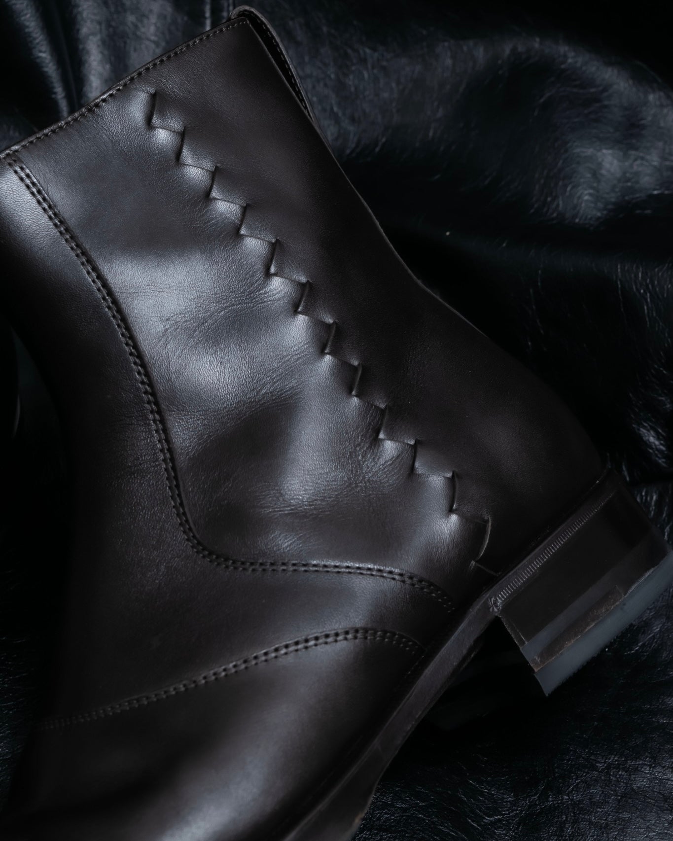 “BOTTEGA VENETA” round toe intrecciato leather boots