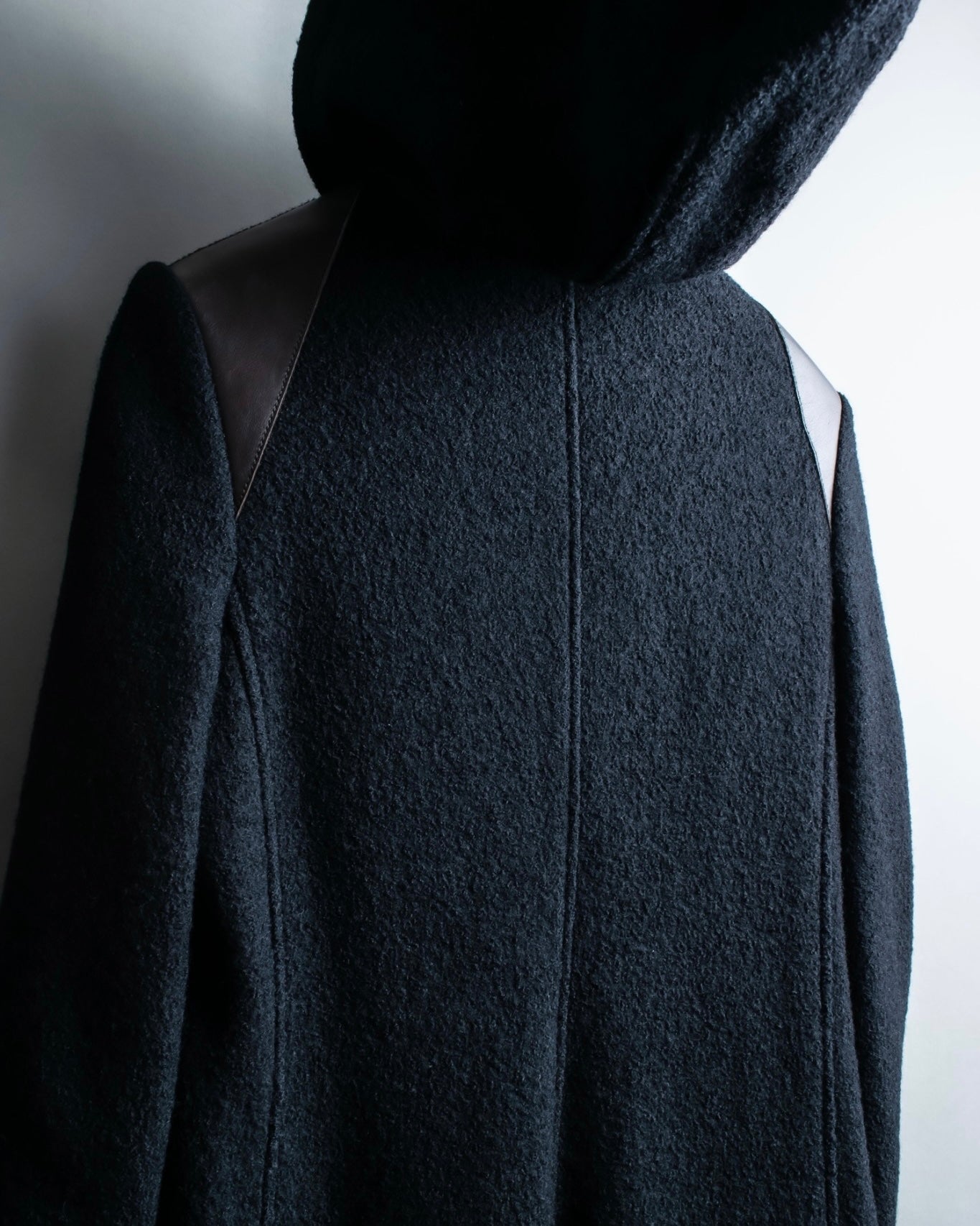 "EMPORIO ARMANI" Leather patches beautiful duffel coat