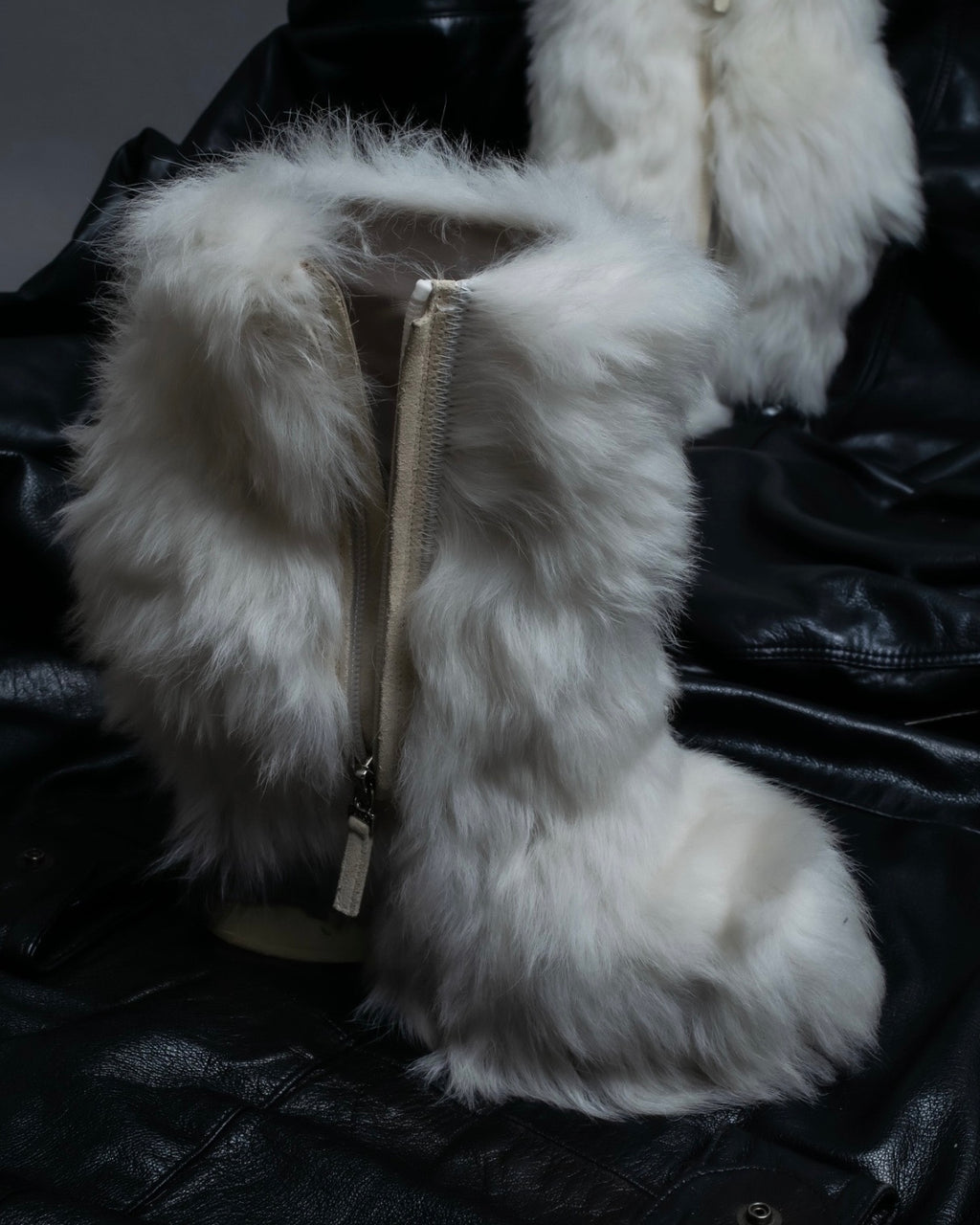 Fendi monster high heel boots 
22,800y