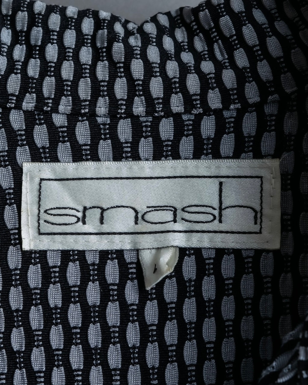 Vintage three-dimensional processed monotone polyester shirt