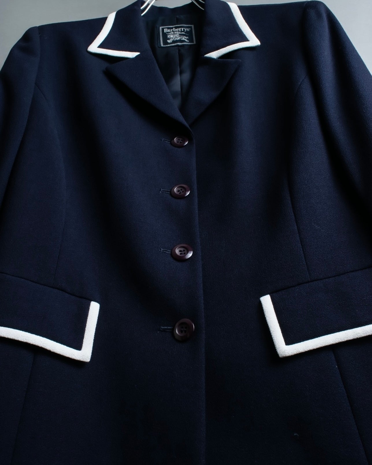 “Burberrys” open collar piping designed jacket