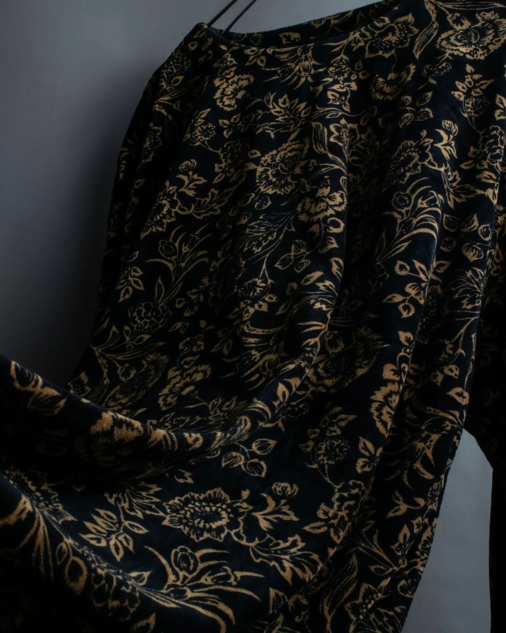 Vintage botanical pattern velor knit