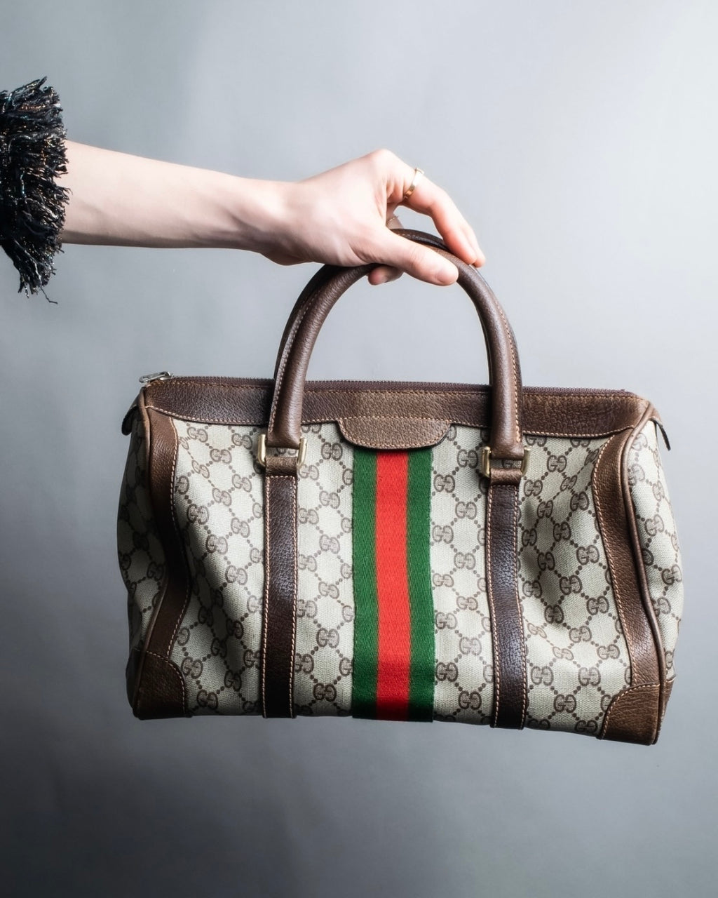 "OLD GUCCI" GG plus shelly line handbag
