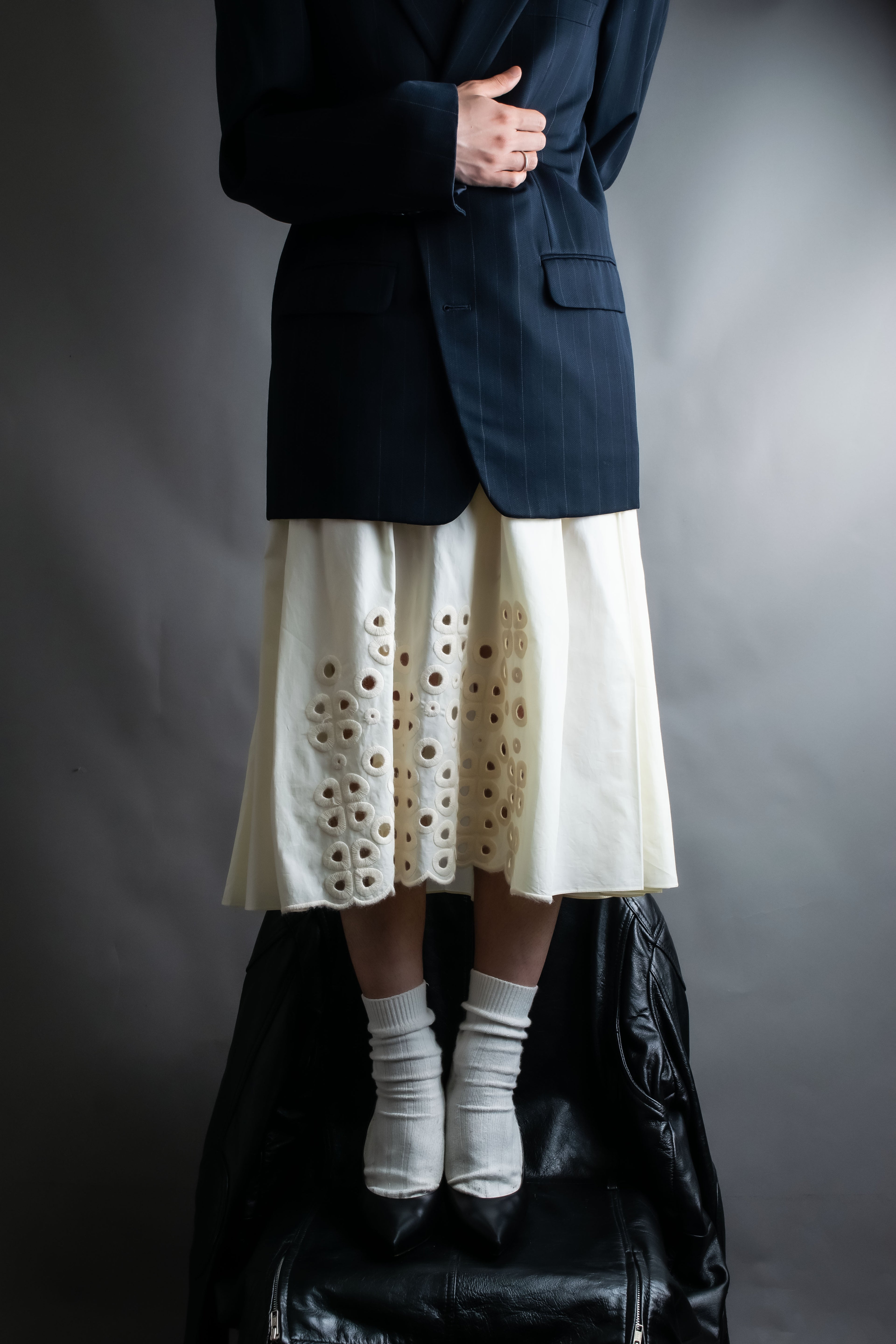 "FENDI" hole pattern and tack designed skirt