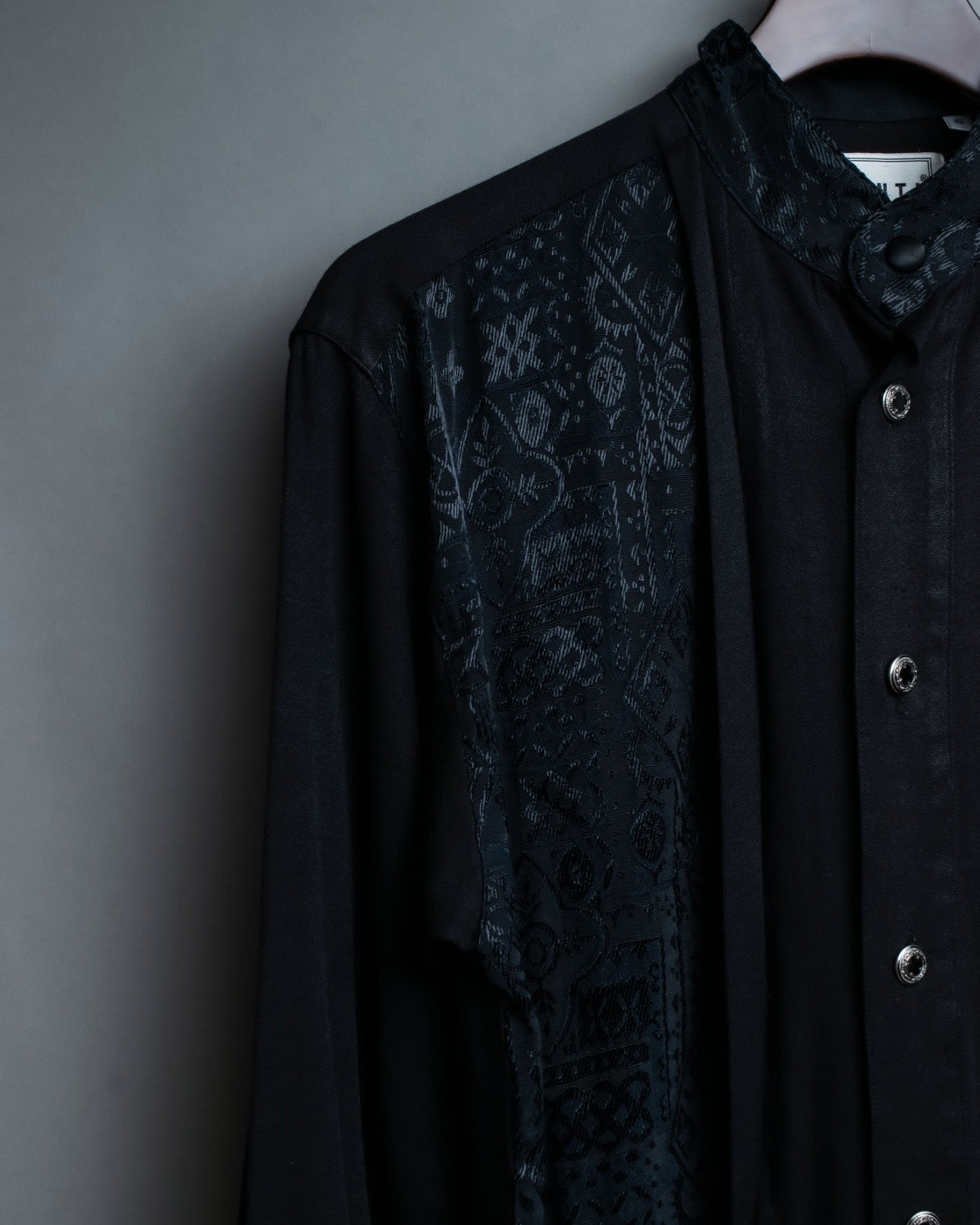 Stand Collar Double Fabric Cutback Paisley Shirt