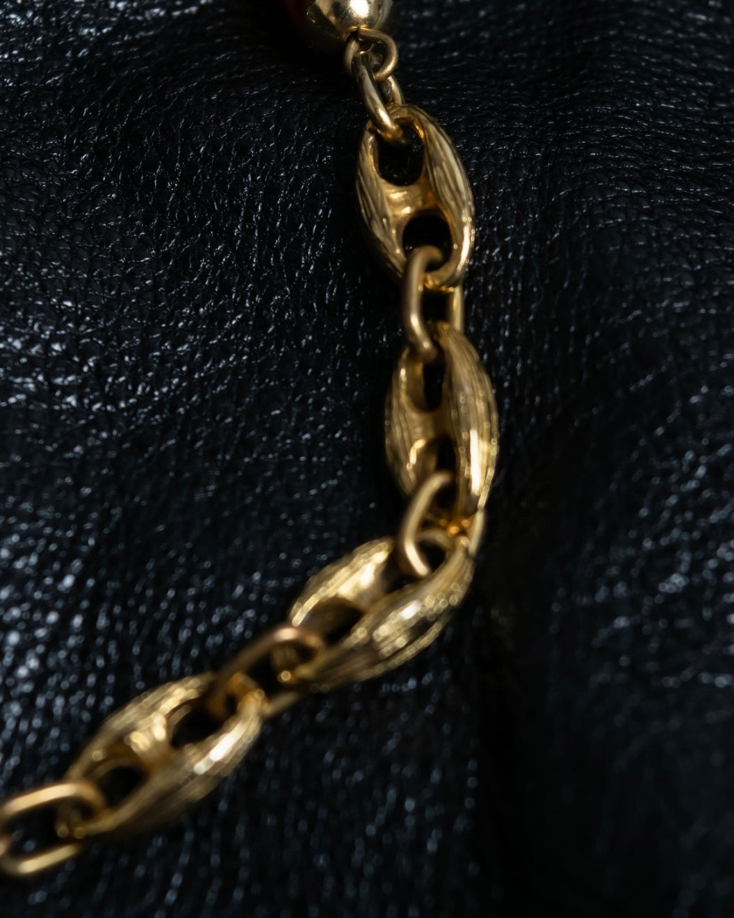 Guy Laroche chain necklace