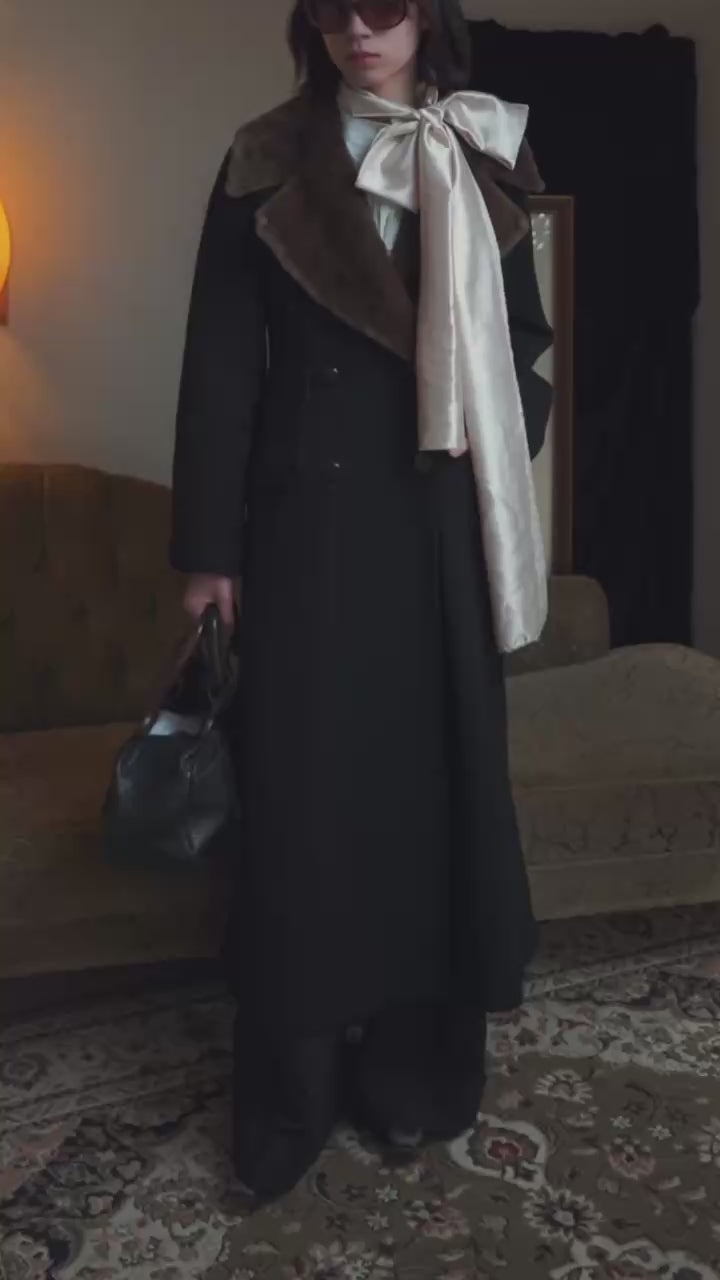 -ESPECIAL- "Max Mara"  
Abrigo largo de lana virgen con cuello de piel desmontable de los años 90