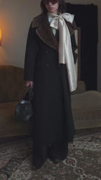 -ESPECIAL- "Max Mara"  
Abrigo largo de lana virgen con cuello de piel desmontable de los años 90