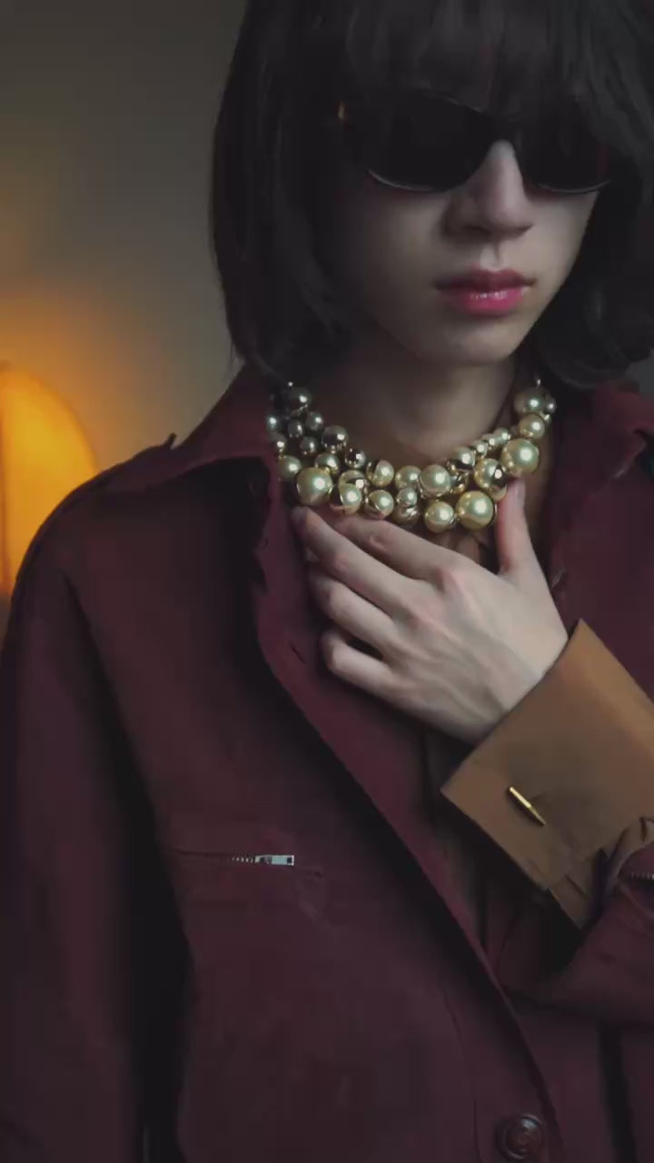 -ESPECIAL- "Christian Dior"  
Collar de capas con diseño de perlas y metal de John Galliano