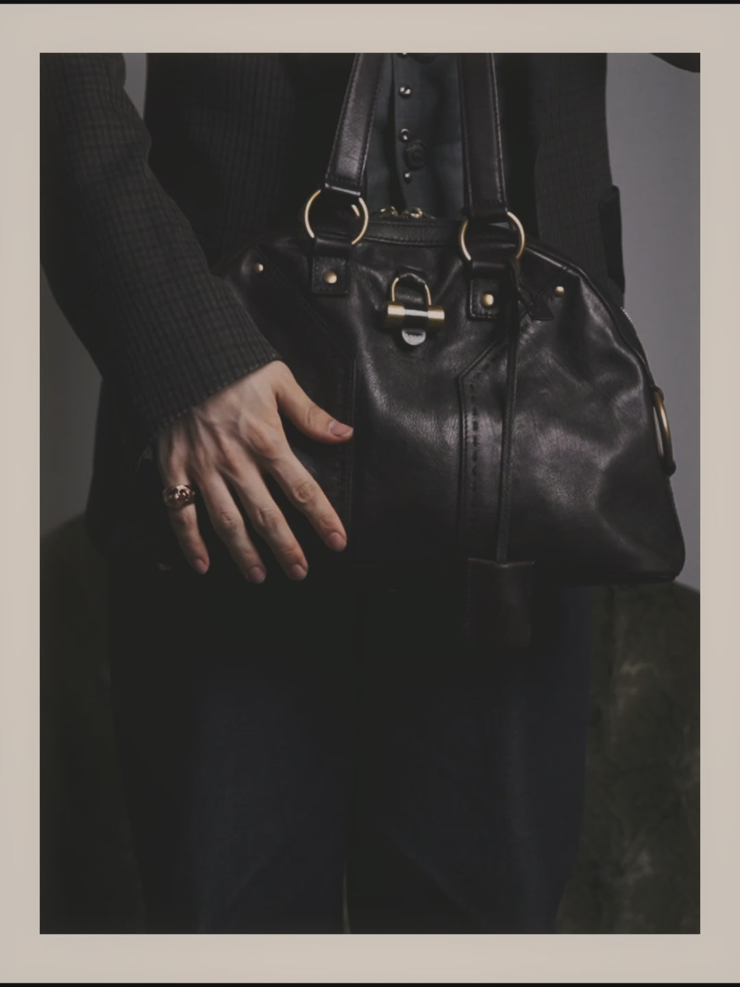 -SPECIAL- “Yves Saint Laurent” 00’s-10’s Muse leather handbag