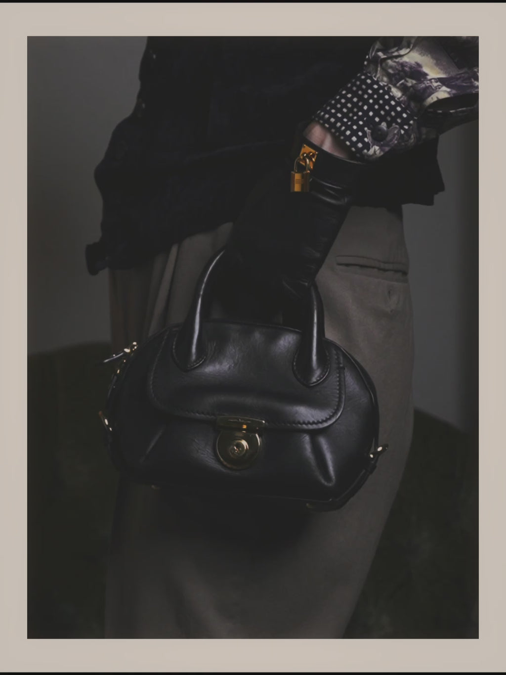 –SPECIAL– “Salvatore Ferragamo“ 00’s-10’s Black leather dome handbag