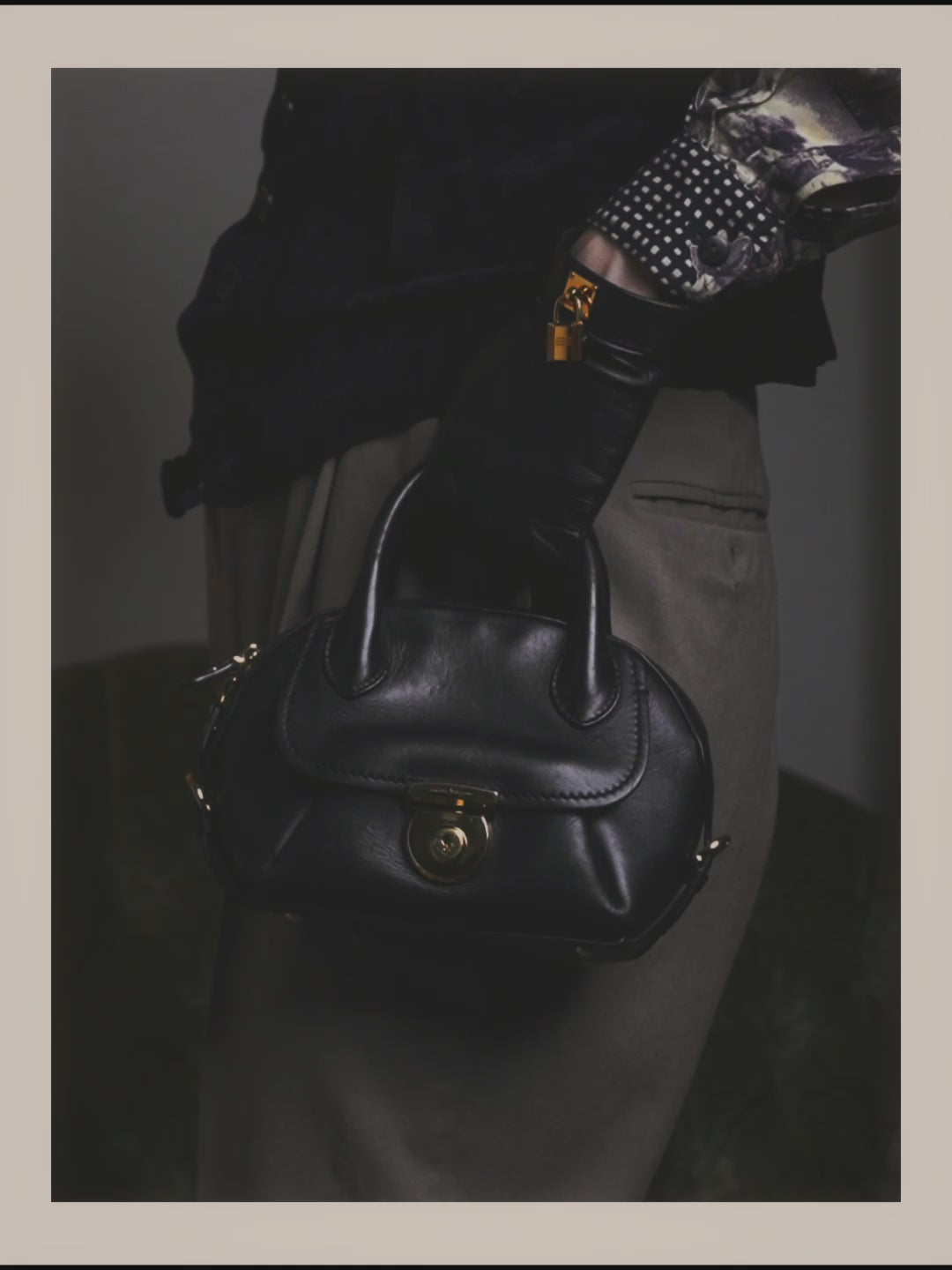 –SPECIAL– “Salvatore Ferragamo“ 00’s-10’s Black leather dome handbag