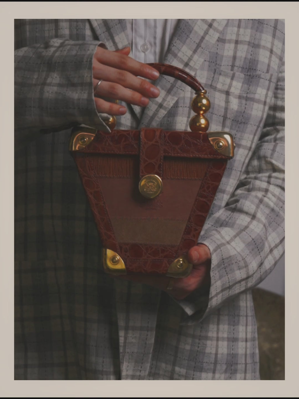 –SPECIAL– "GABBRIELLI FIRENZE" 70's-80's Sculptural structured leather handbag