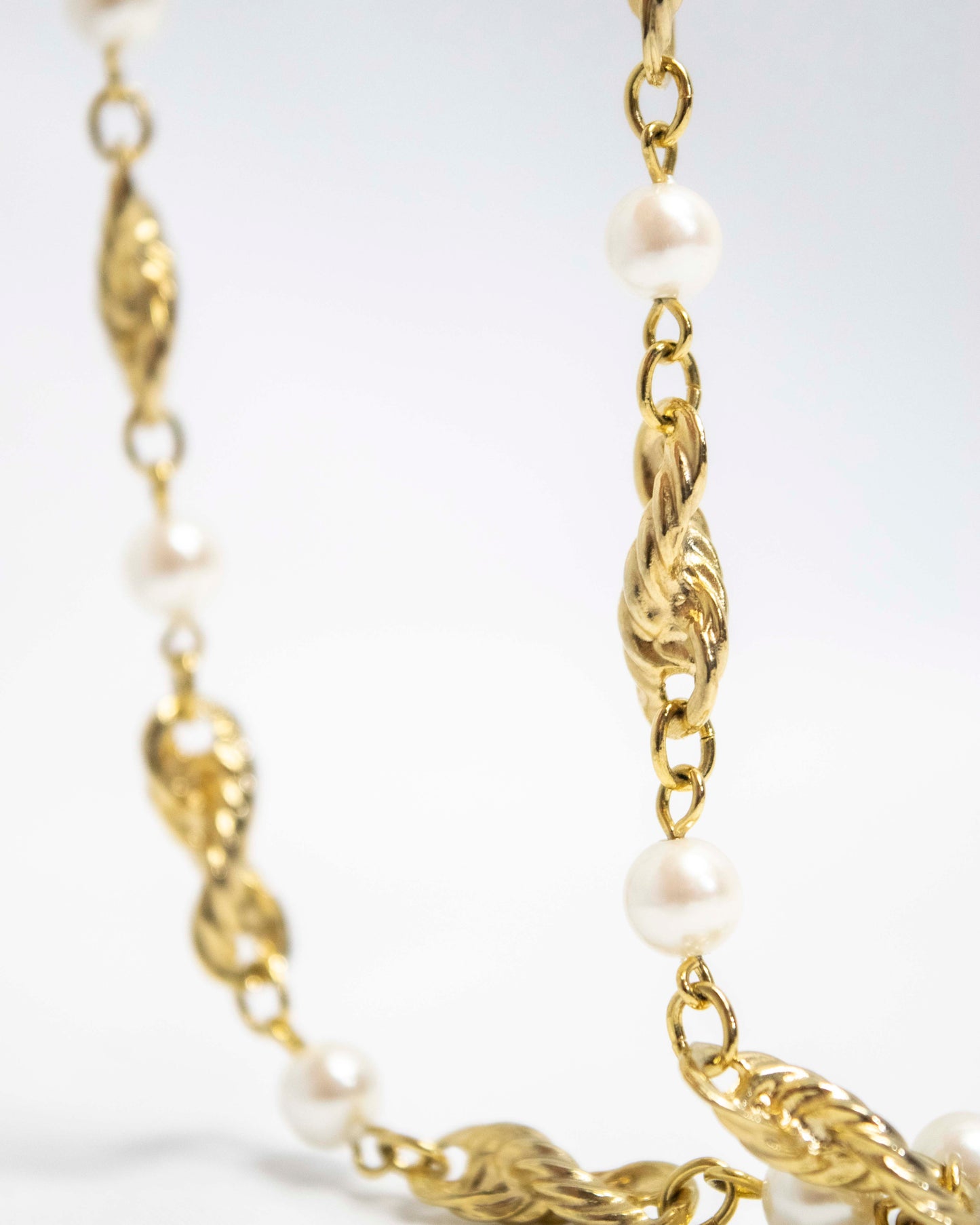 珍珠和金扭项链