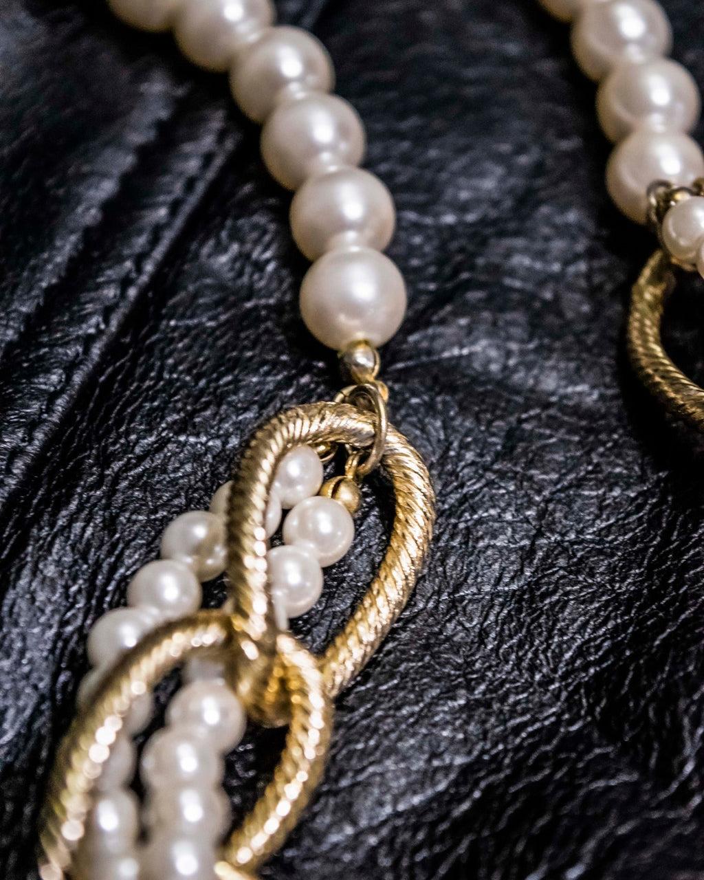 Gold Chain Undulating Pearl Necklace