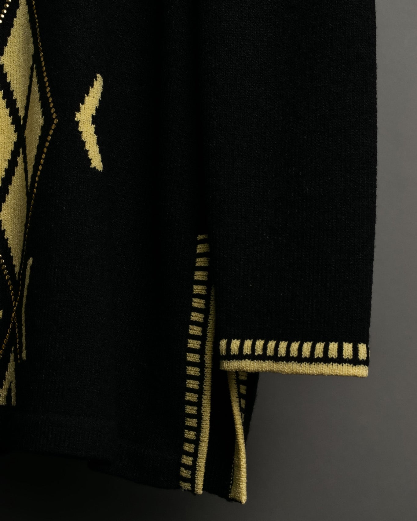 Side Slit Back Zip-up Thick Knit