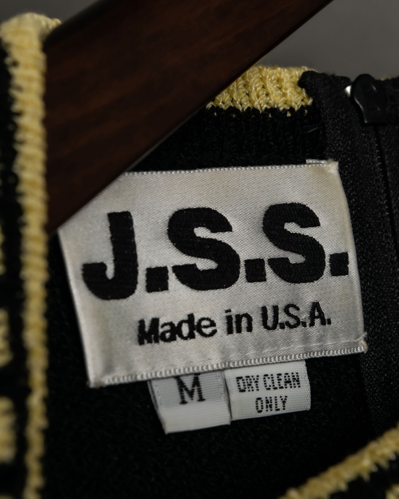 Side Slit Back Zip-up Thick Knit