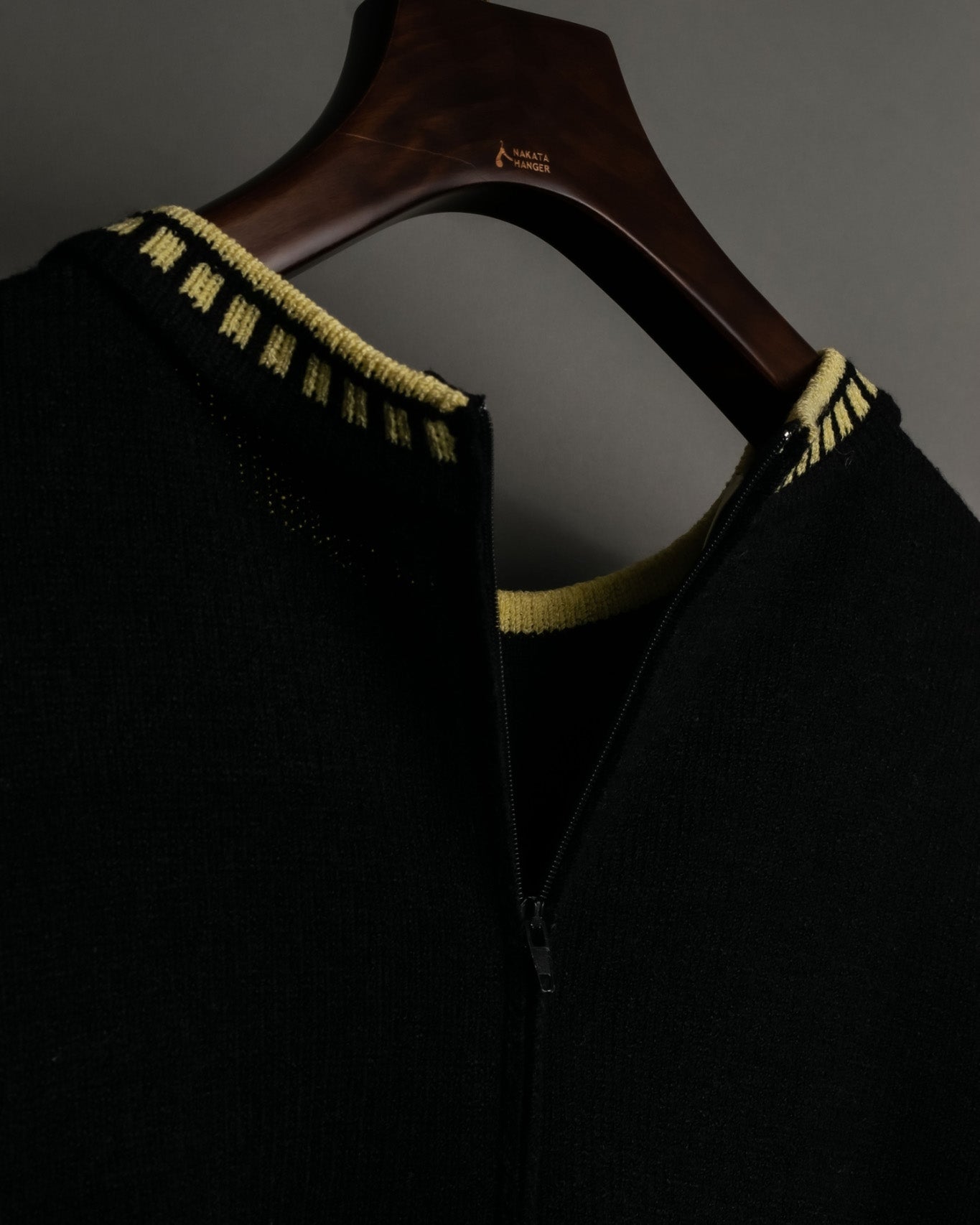 Side Slit Back Zip-up Thick Knit