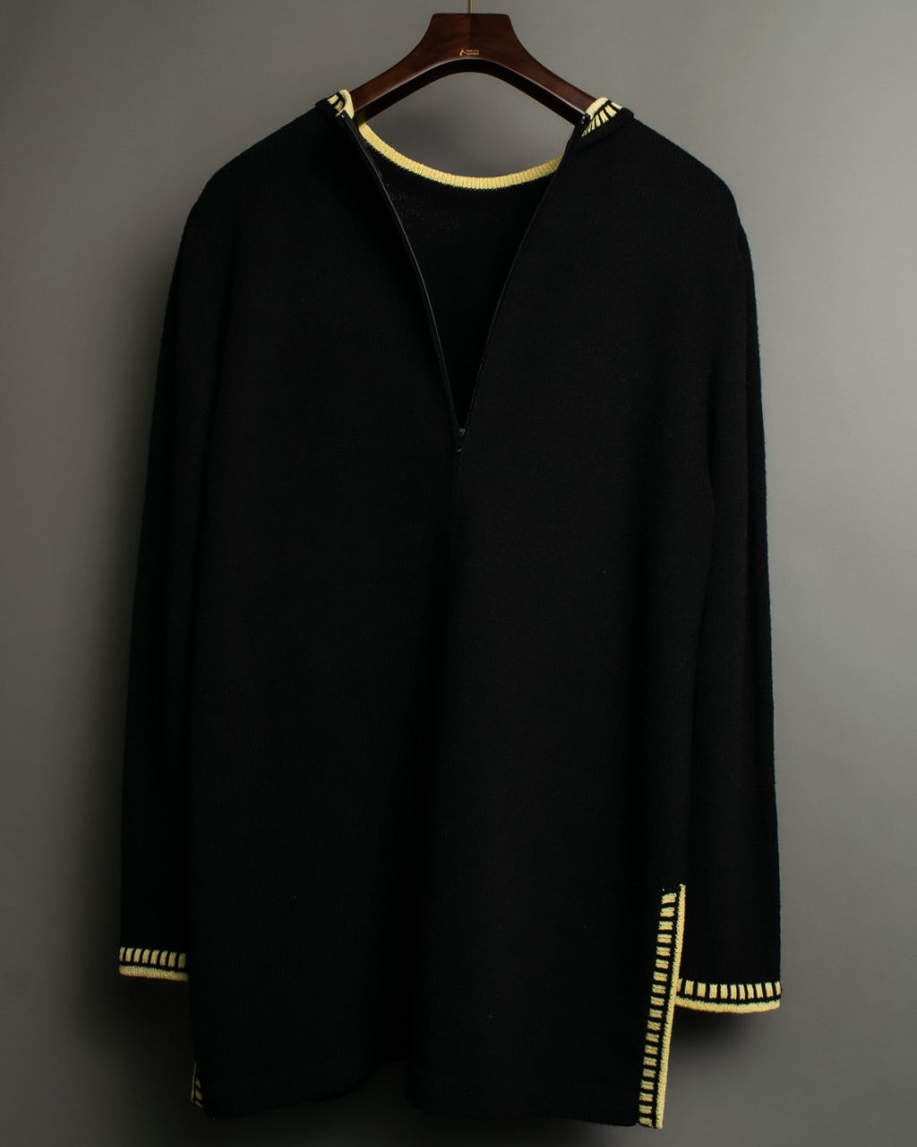 Side Slit Back Zip-up Thick Knit