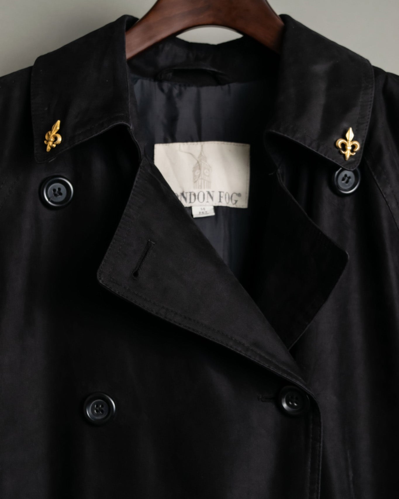 "LONDON FOG" High-quality Glossy Shine Crest Coat