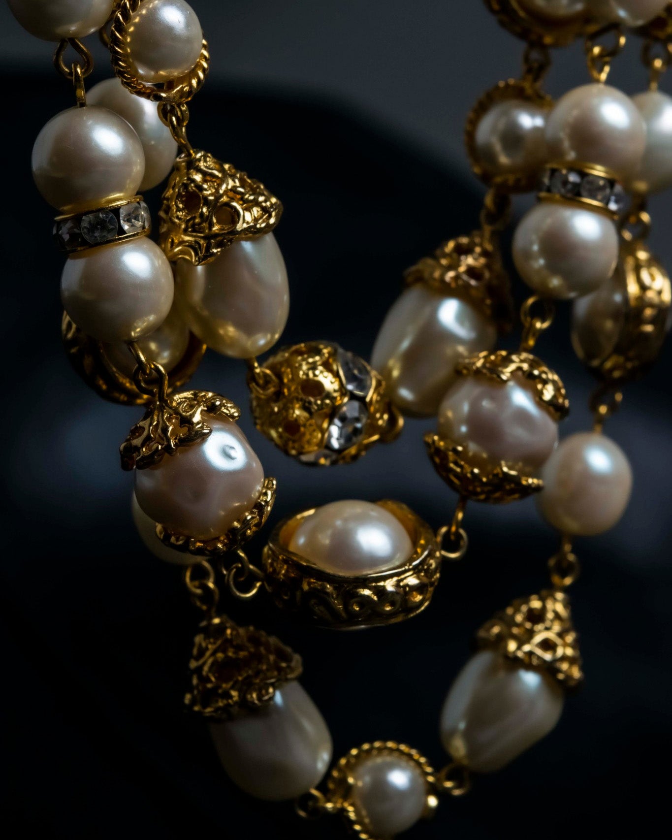 "MOOD SPECIAL" Gorgeous Three Chain Pearl Necklace
