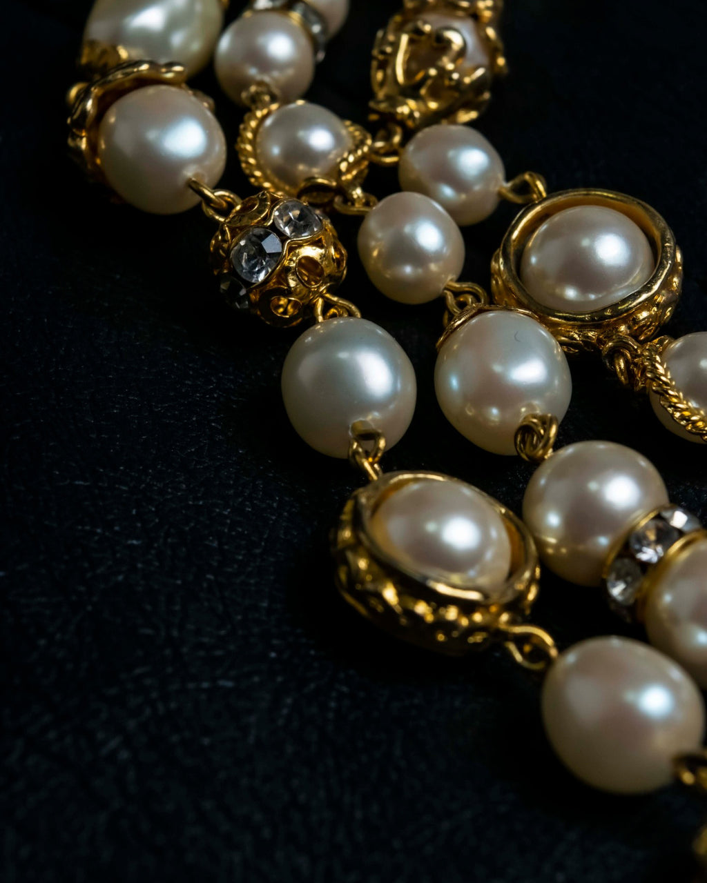 "MOOD SPECIAL" Gorgeous Three Chain Pearl Necklace