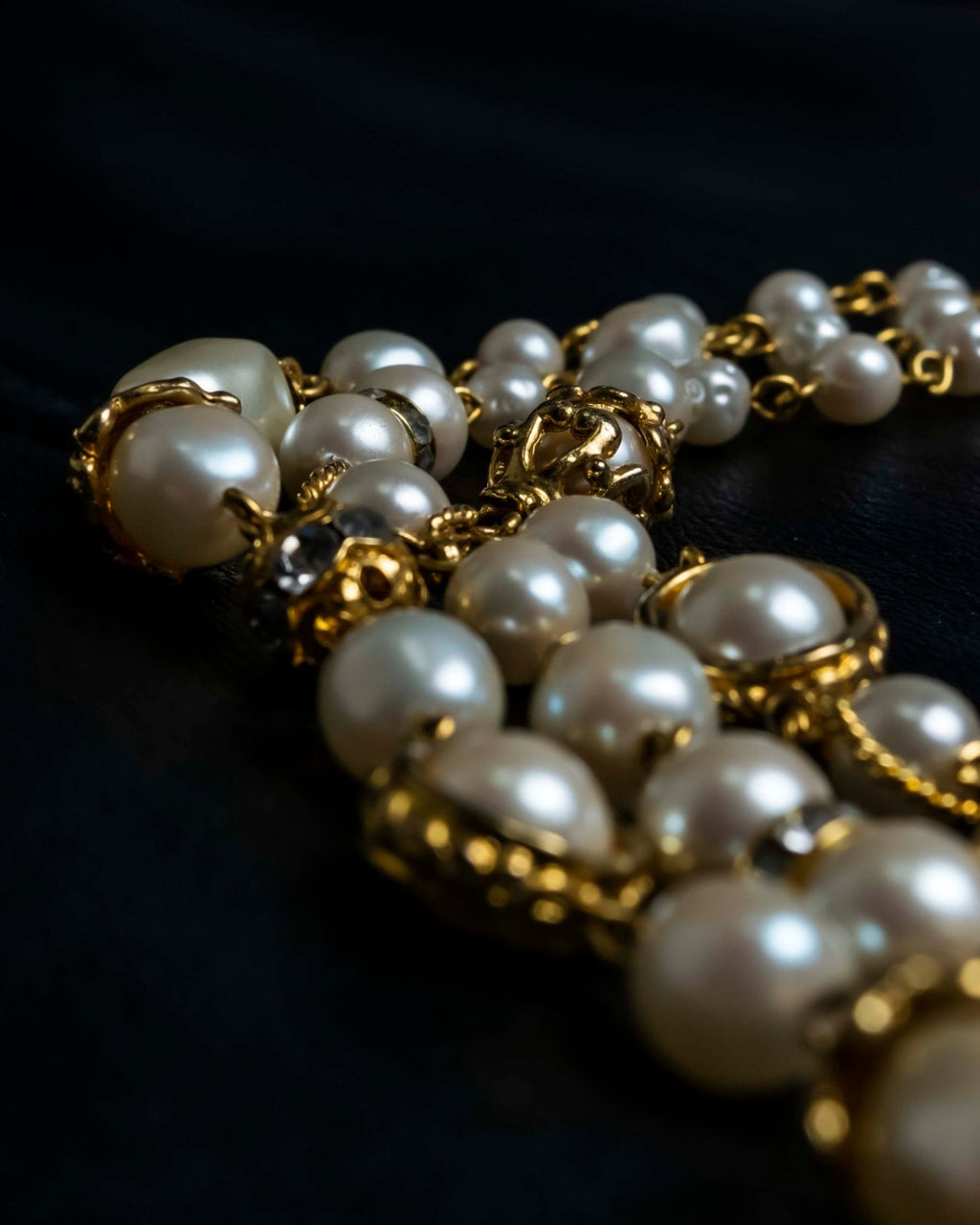 "MOOD SPECIAL" Gorgeous Three Chain Pearl Necklace