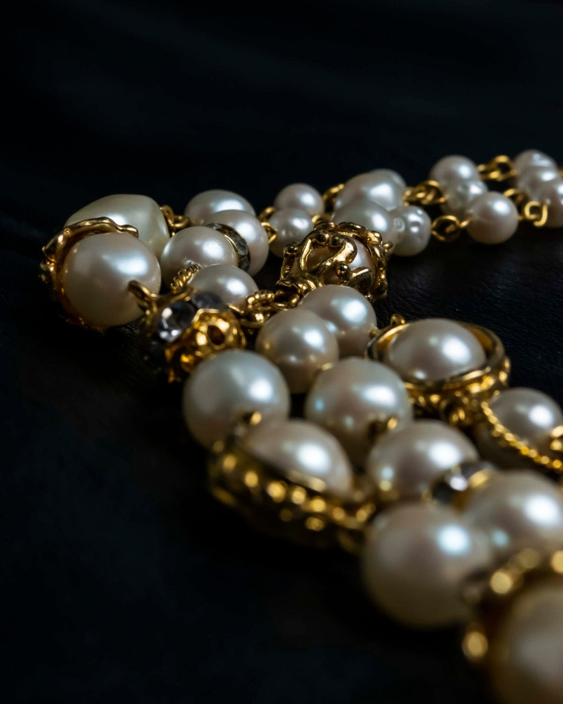 "MOOD SPECIAL" Gorgeous Three Chain Pearl Necklace