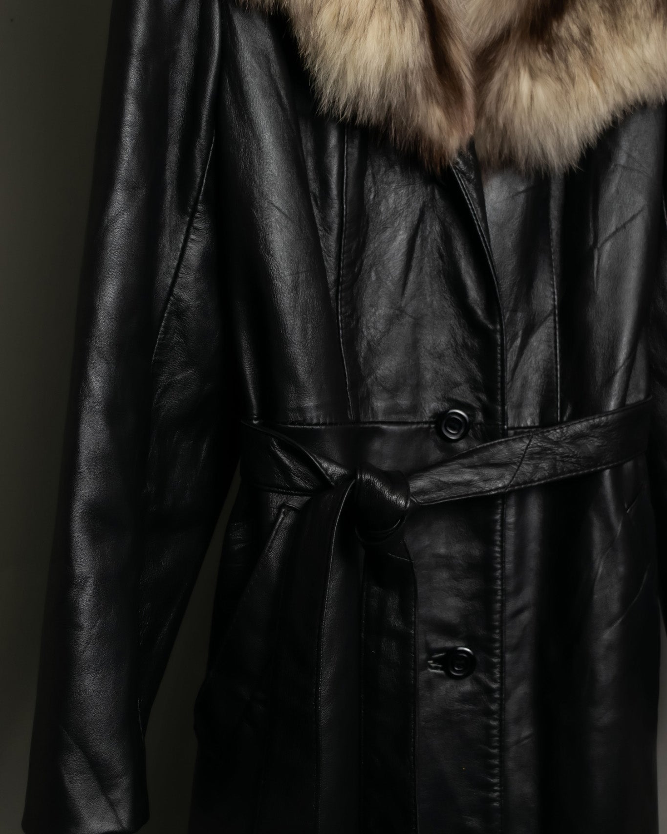 "MOOD SPECIAL" Impossible cutting fur collar leather coat