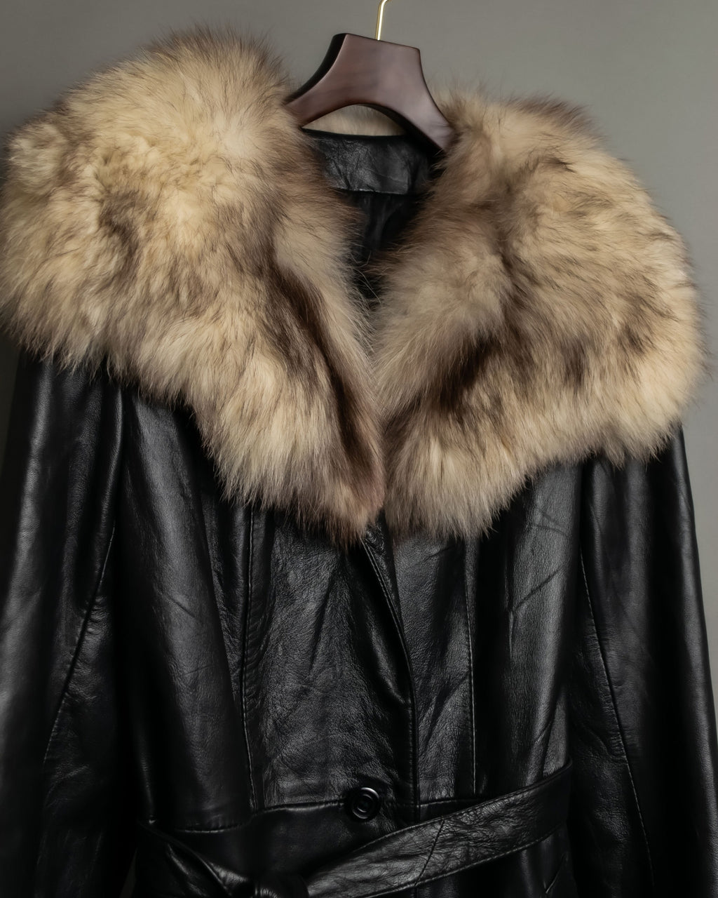 "MOOD SPECIAL" Impossible cutting fur collar leather coat