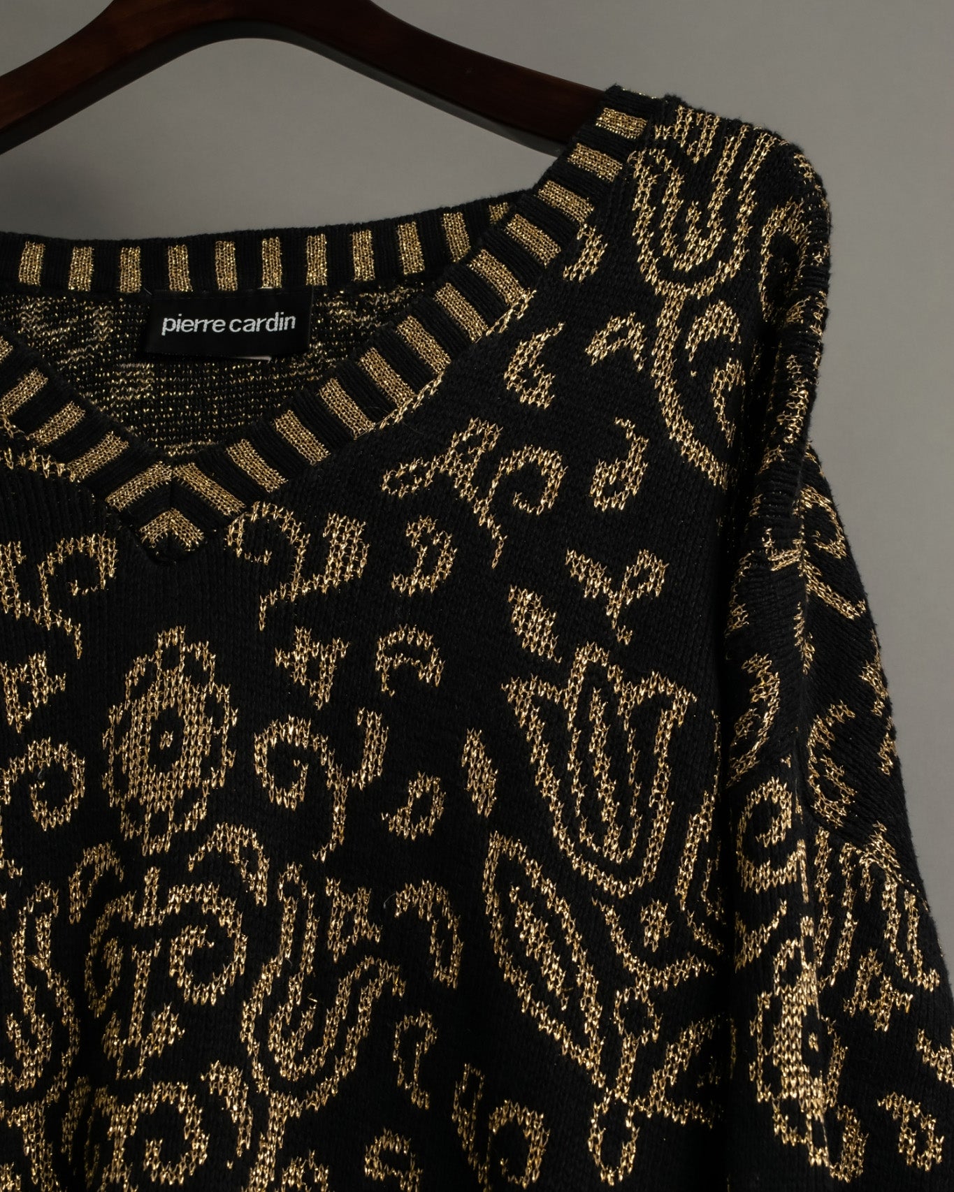 "Pierre Cardin"Beautiful Pattern Gorgeous Knit