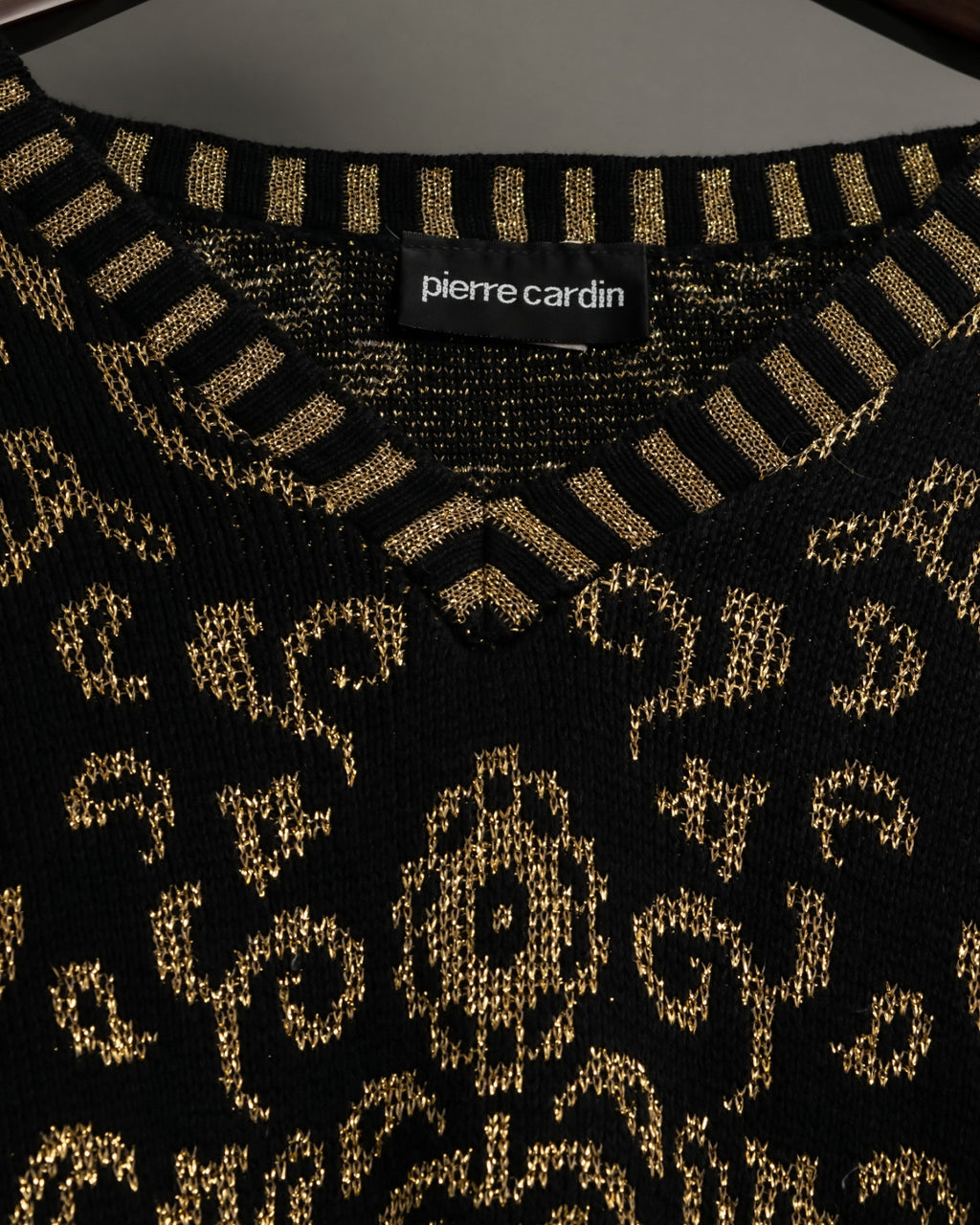 "Pierre Cardin"Beautiful Pattern Gorgeous Knit