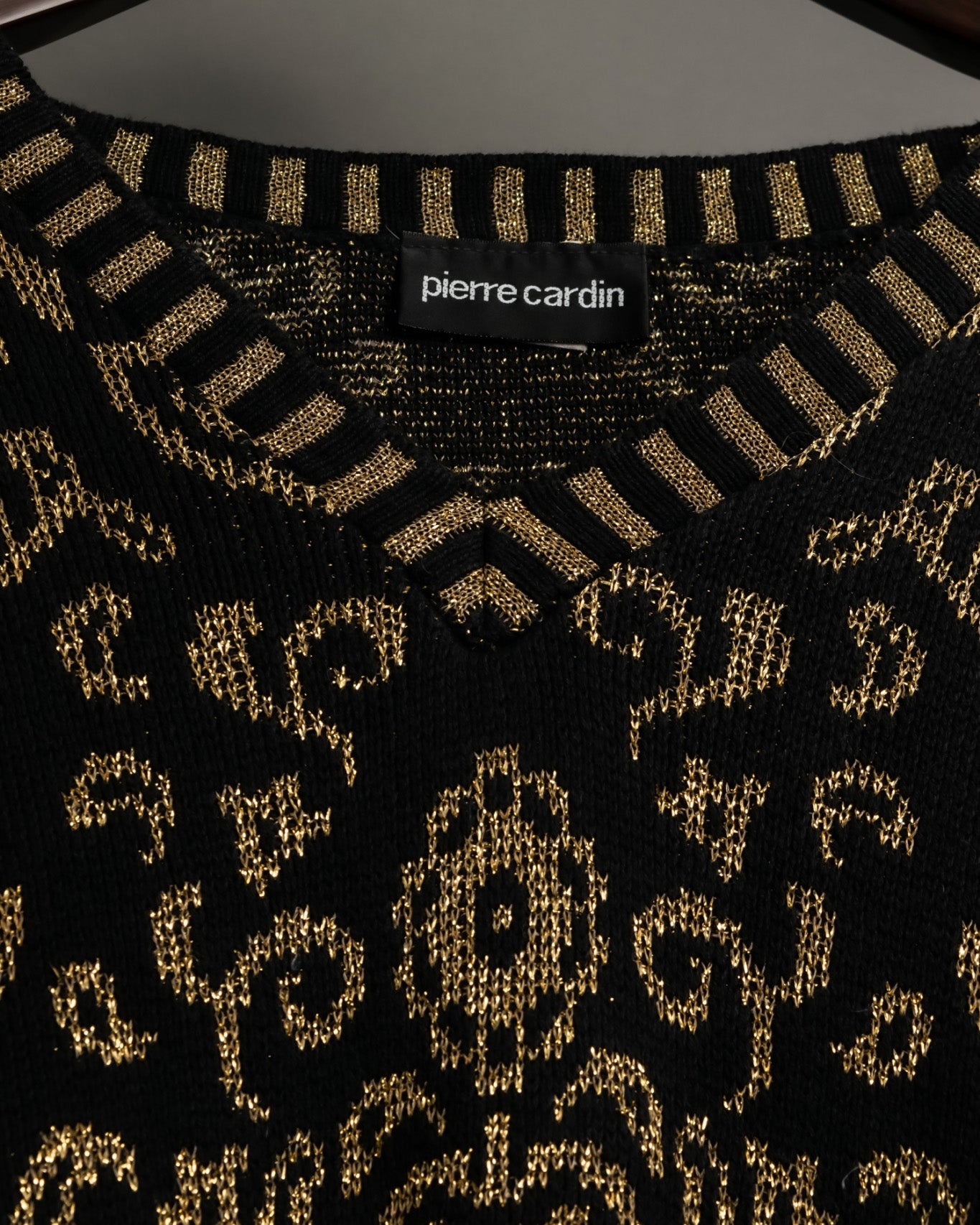 "Pierre Cardin"Beautiful Pattern Gorgeous Knit