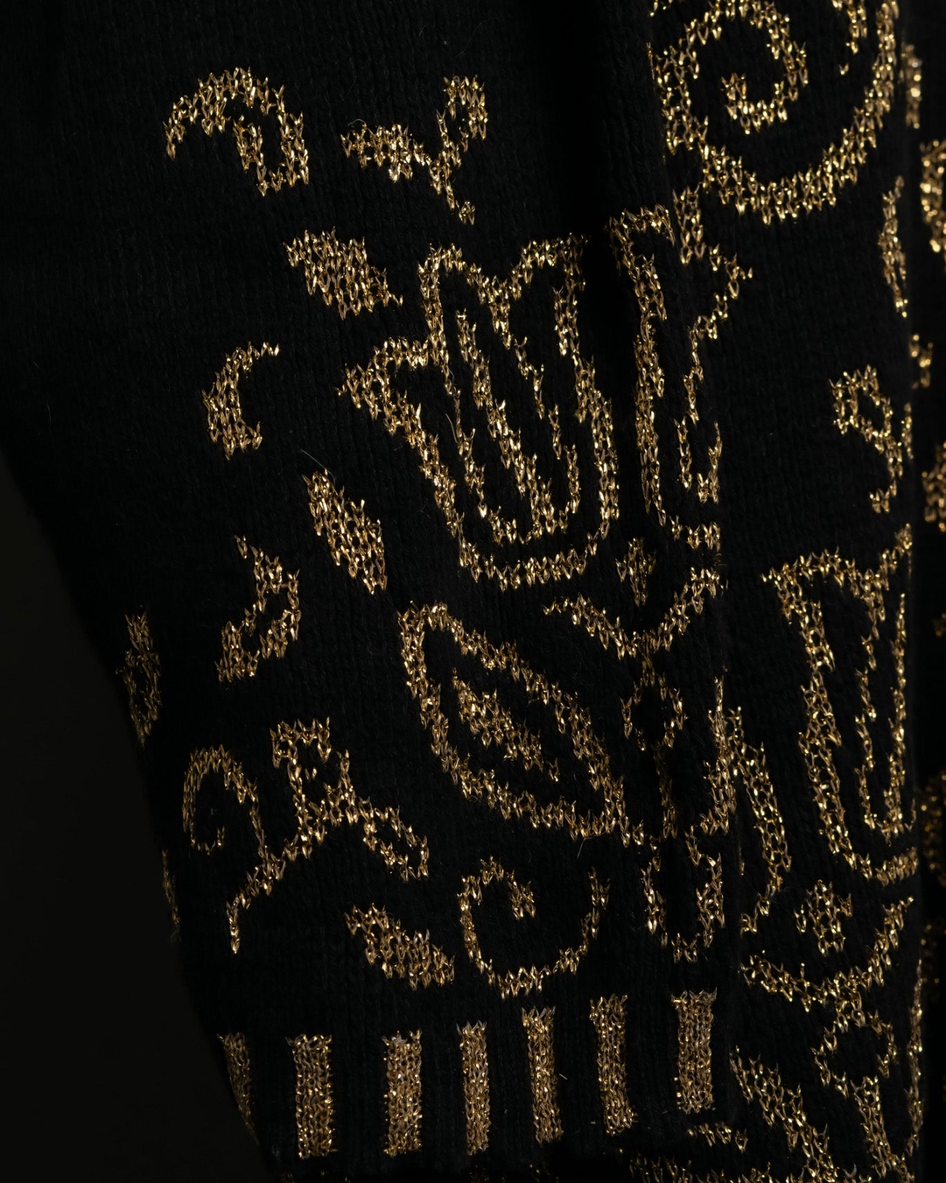 "Pierre Cardin"Beautiful Pattern Gorgeous Knit